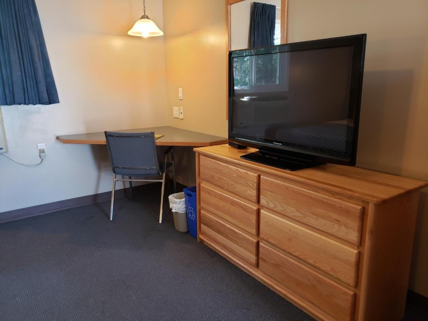 Lamplighter Inn