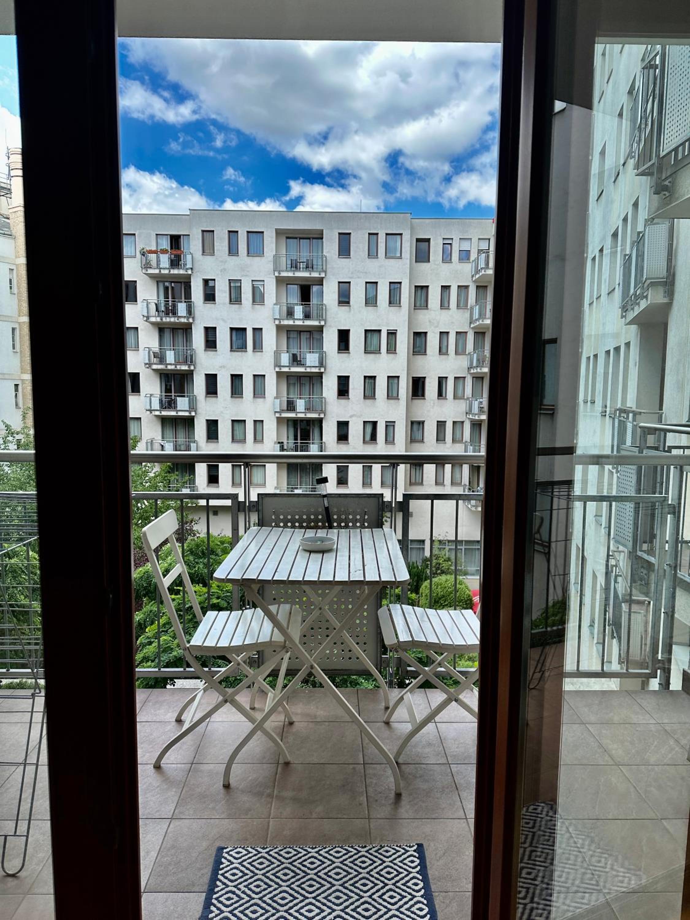 Central apartment with balcony