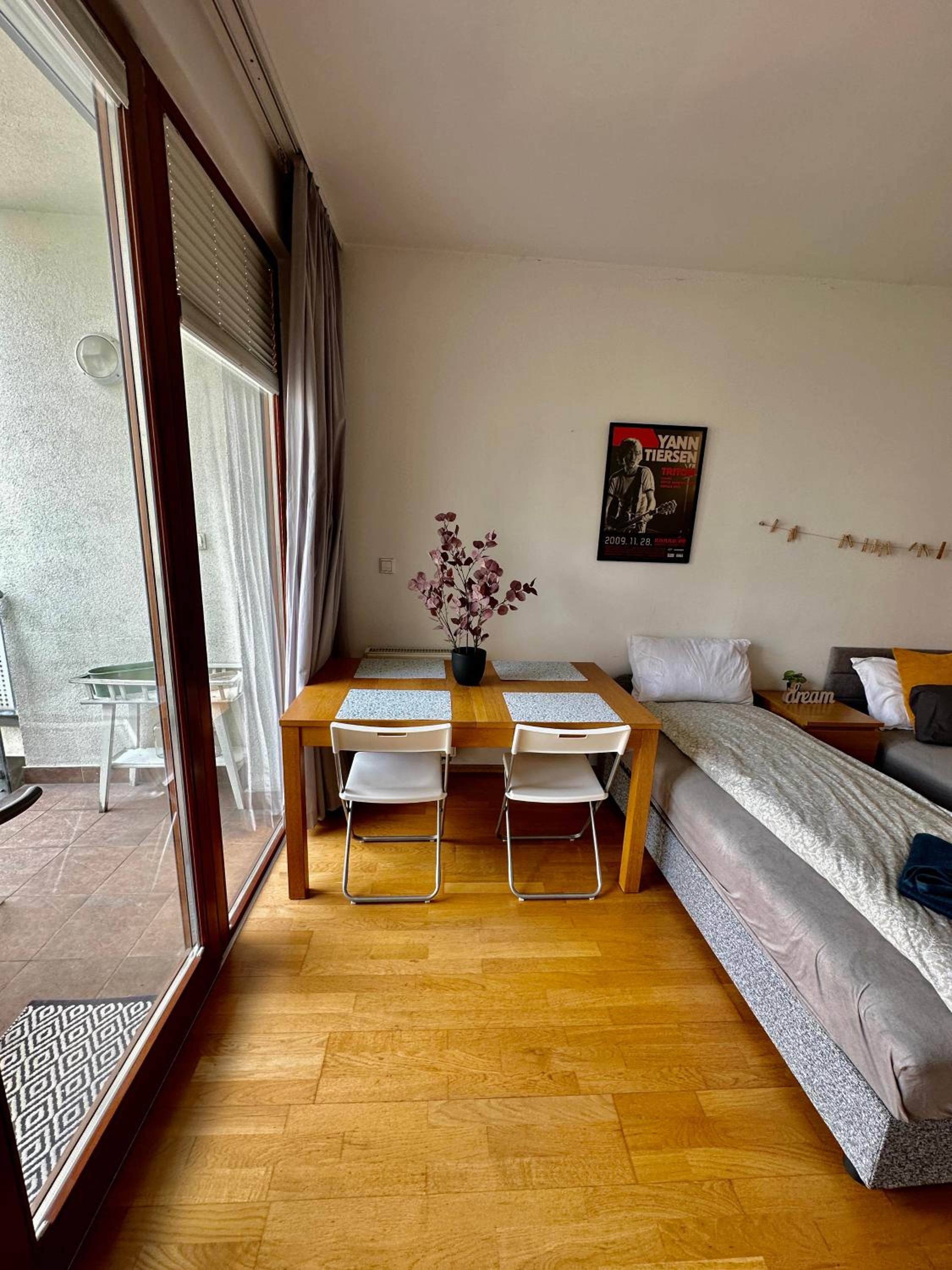 Central apartment with balcony