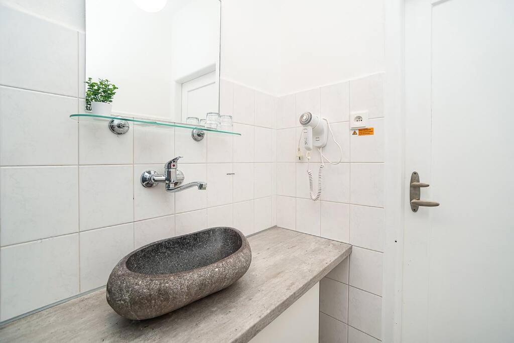 Apartment in Zizkov -504-