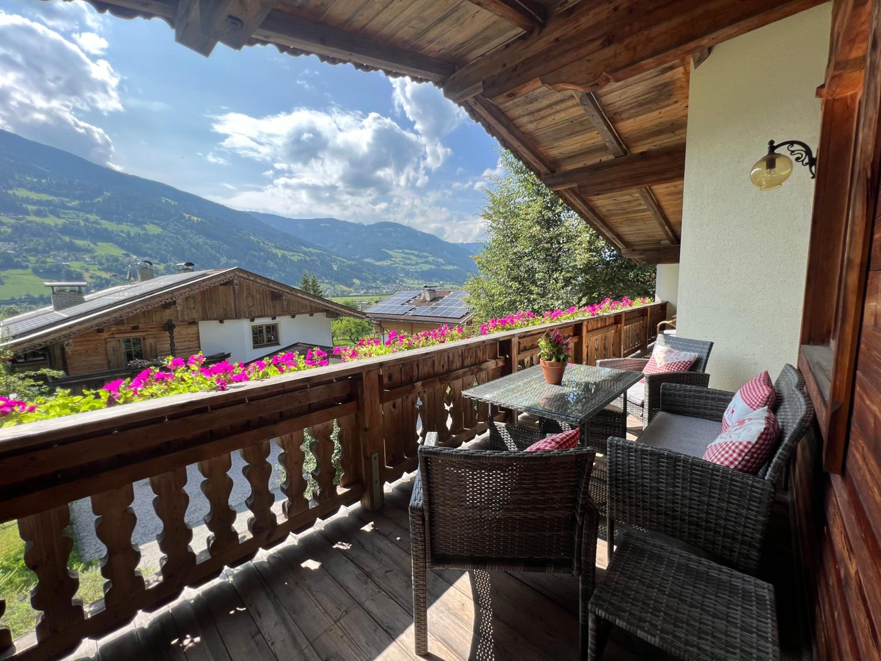 Ferienwohnung Gamsbock Panorama View Balkon, Gartensauna, Garten, Grillplatz
