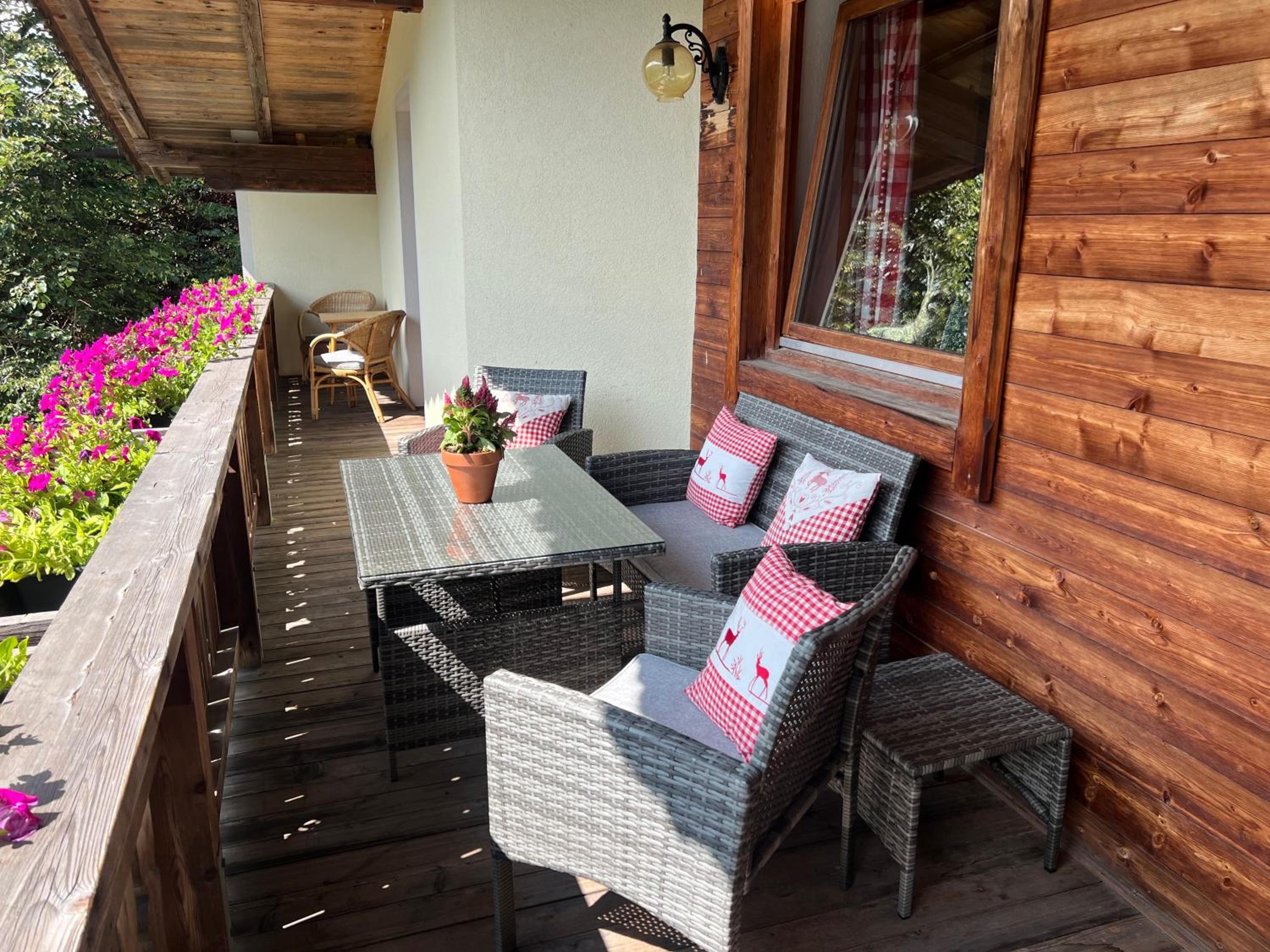 Ferienwohnung Gamsbock Panorama View Balkon, Gartensauna, Garten, Grillplatz
