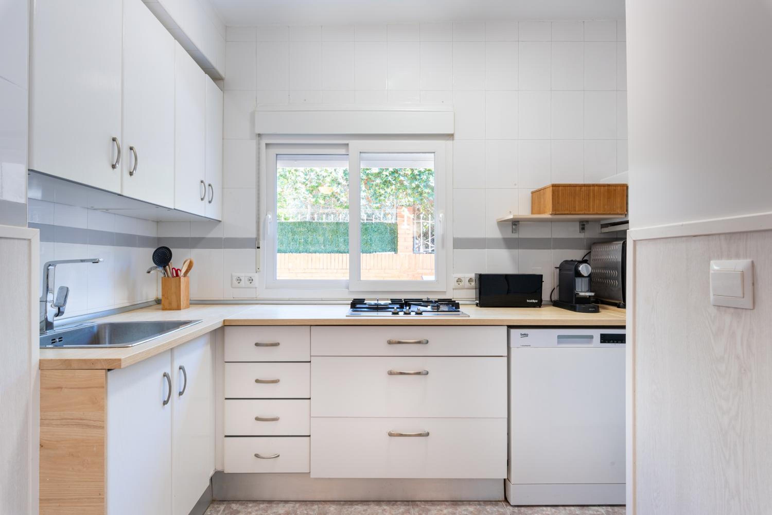 WintowinRentals Close to the beach, Private Terrace & Parking