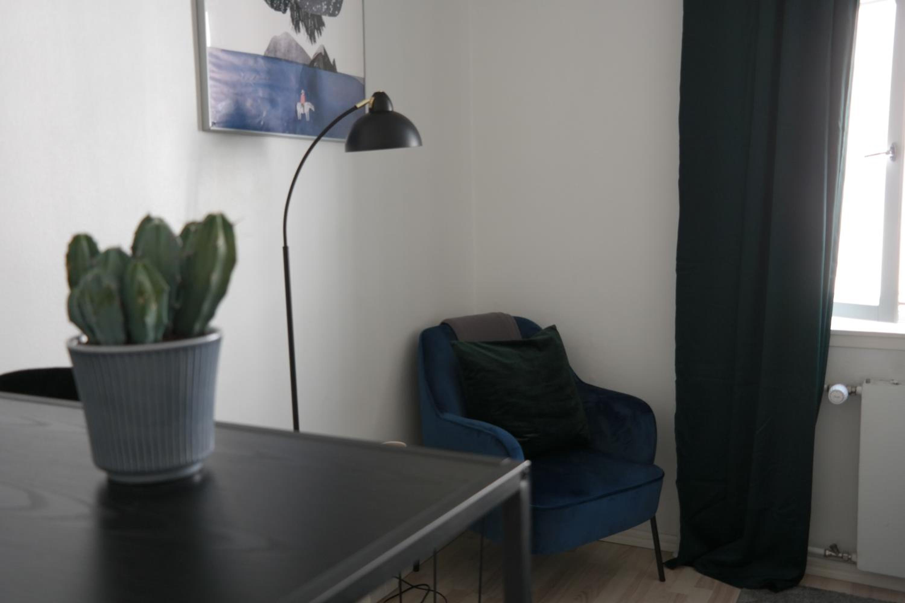 Cozy Kallio Studio, Eat, Explore, Commute Easy