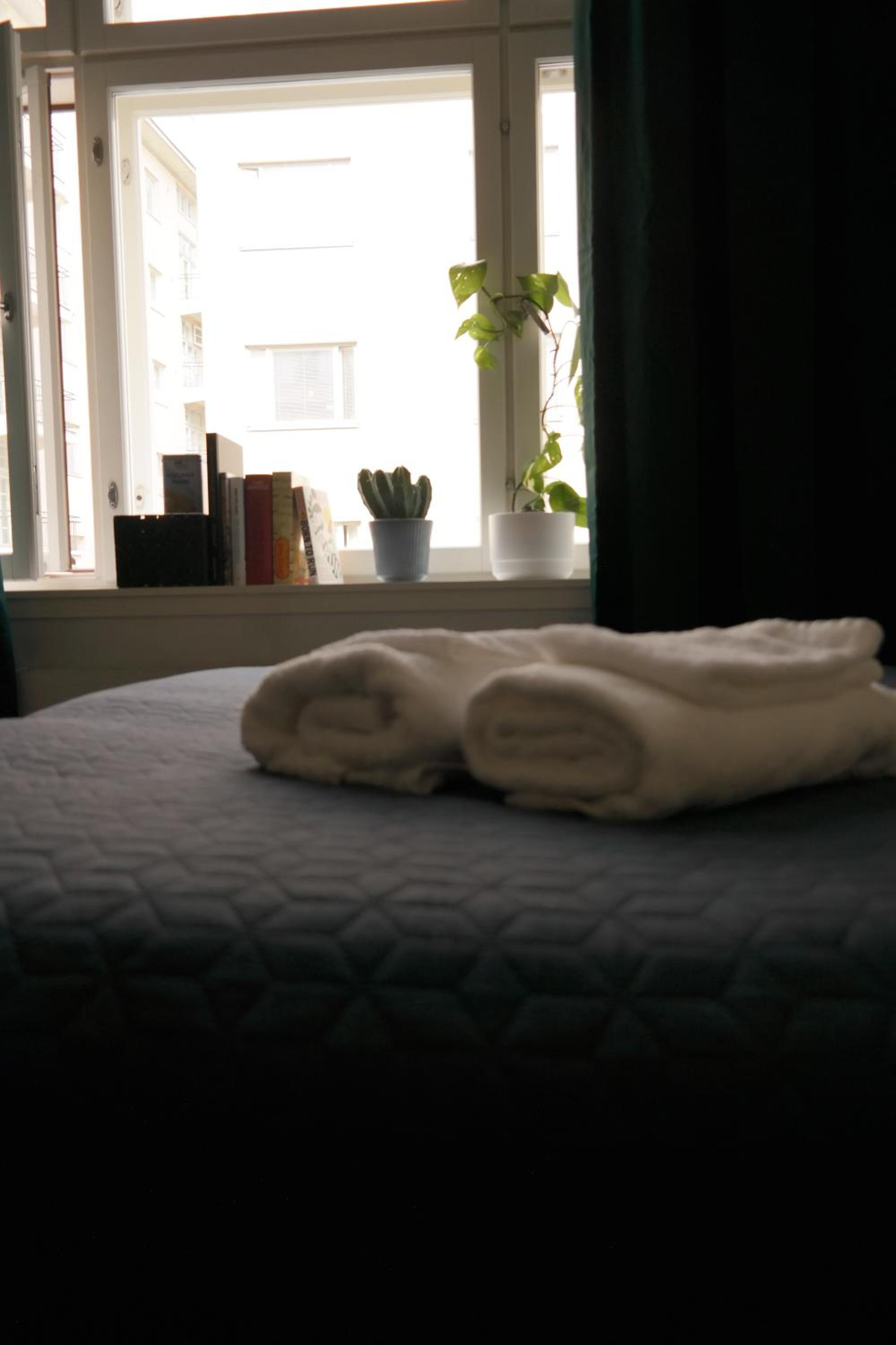Cozy Kallio Studio, Eat, Explore, Commute Easy
