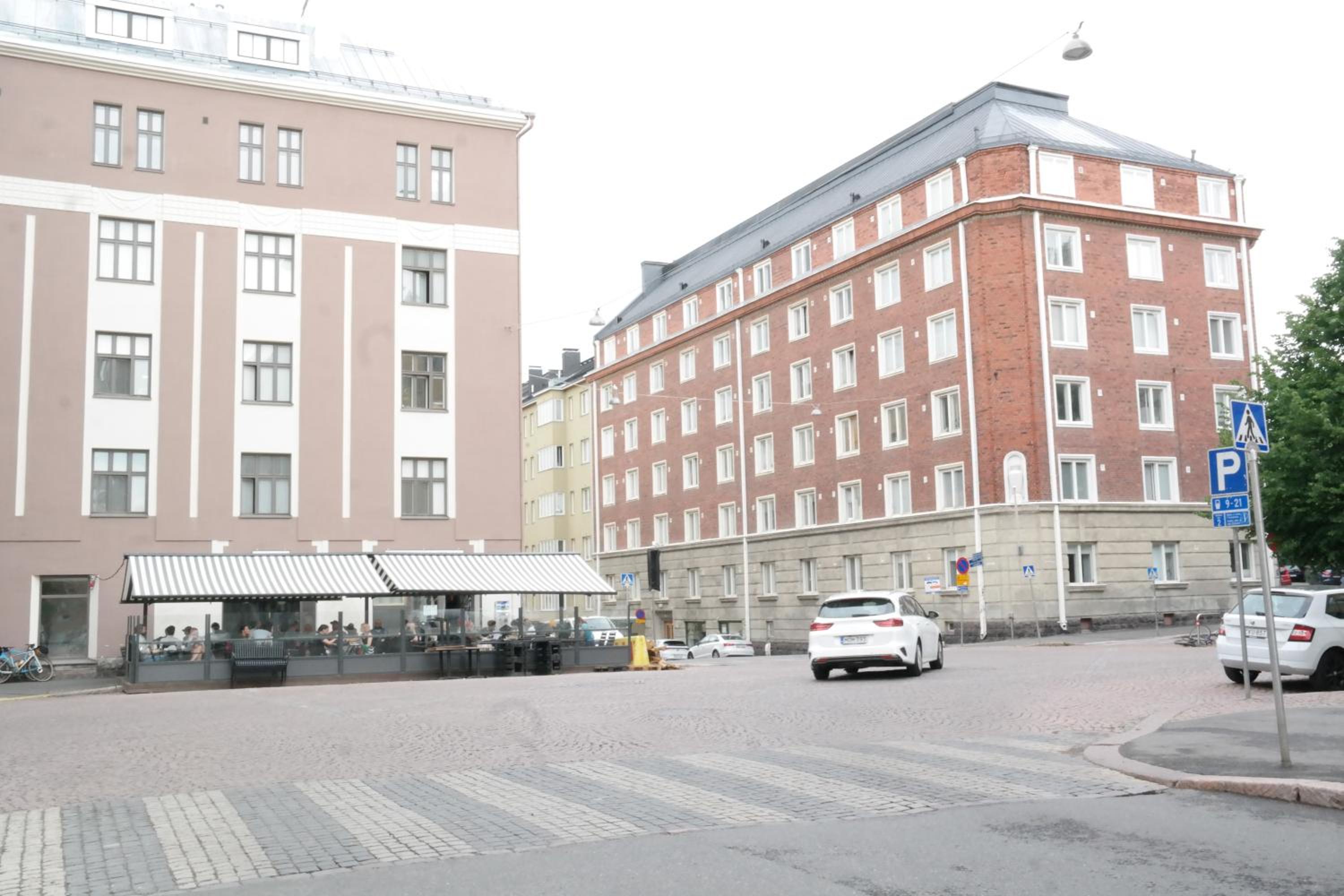 Cozy Kallio Studio, Eat, Explore, Commute Easy