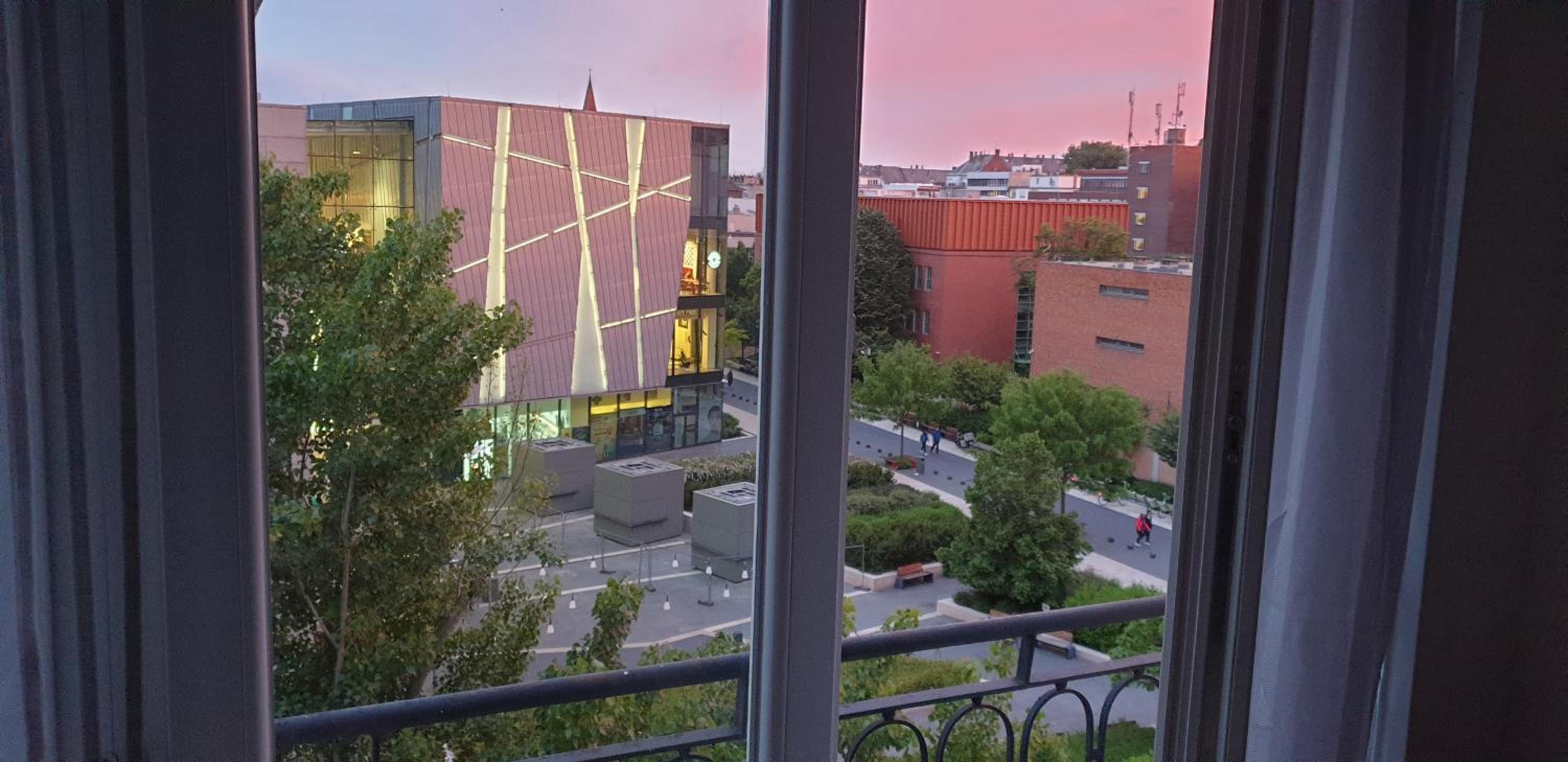 ALLEE APARTMENT (newly renovated spring 2023) view 2