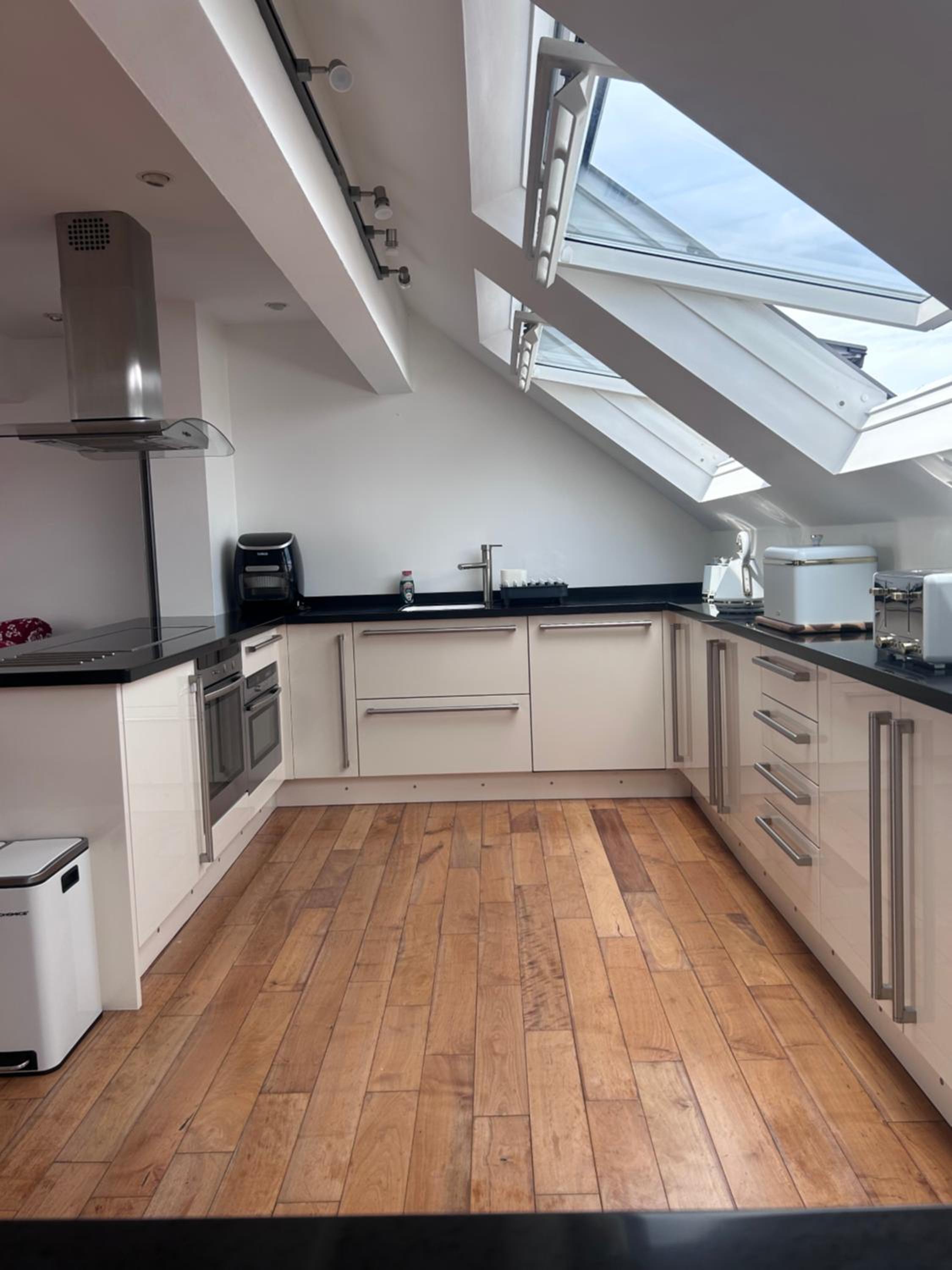 Seascape Penthouse with Free Parking view 2