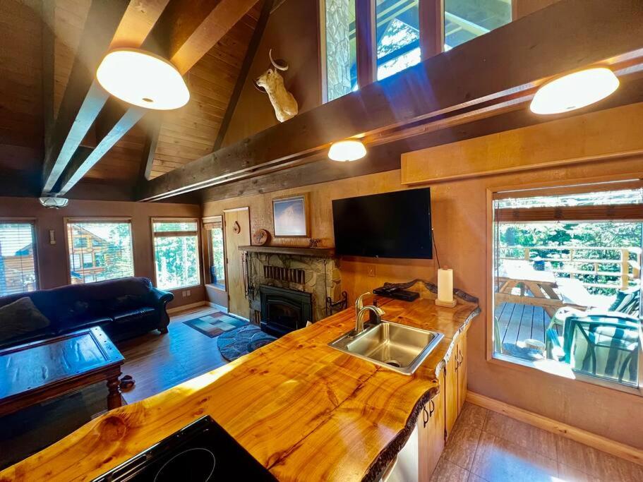 Camp Creek Hideaway Modern Cascades Haven for 12 view 4