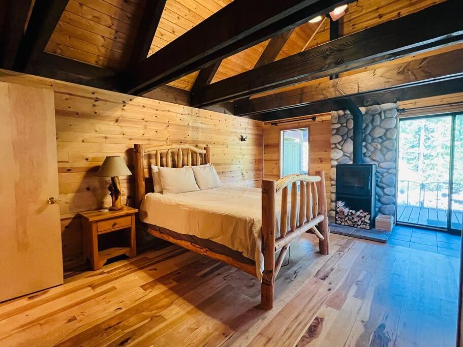 Camp Creek Hideaway Modern Cascades Haven for 12 view 5