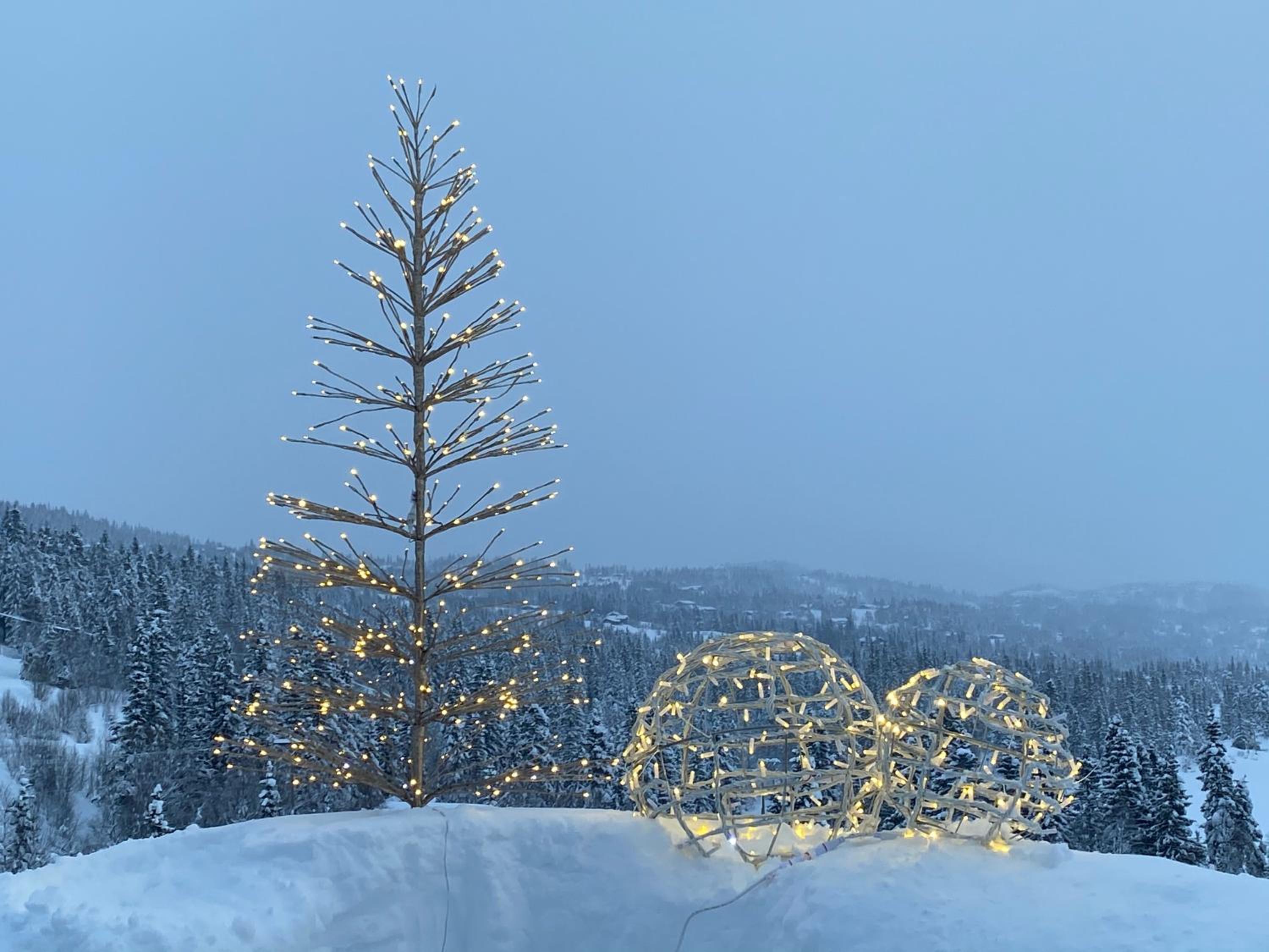 På solsiden av Gaustatoppen view 3