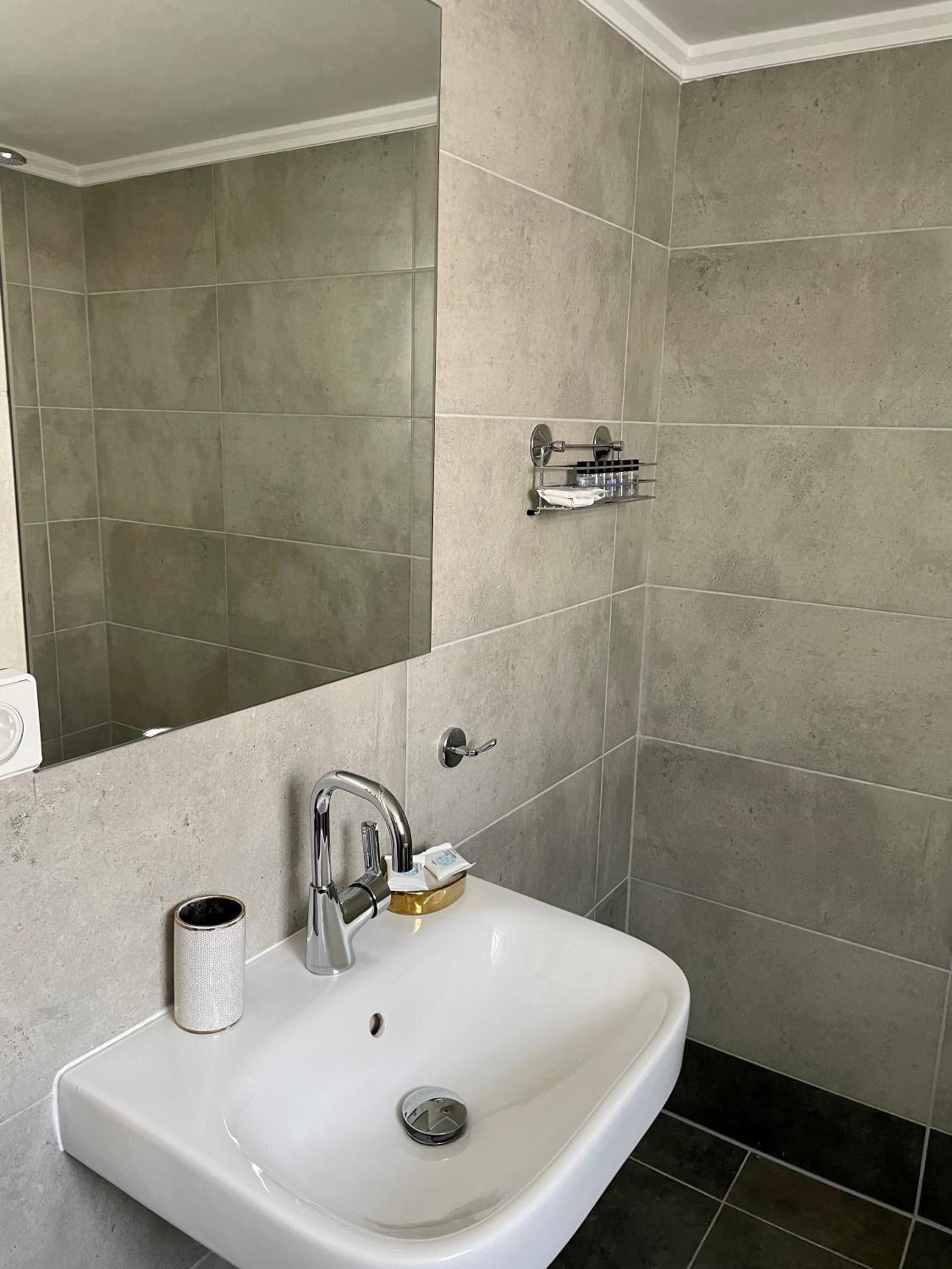 Acropolis Suite greendom