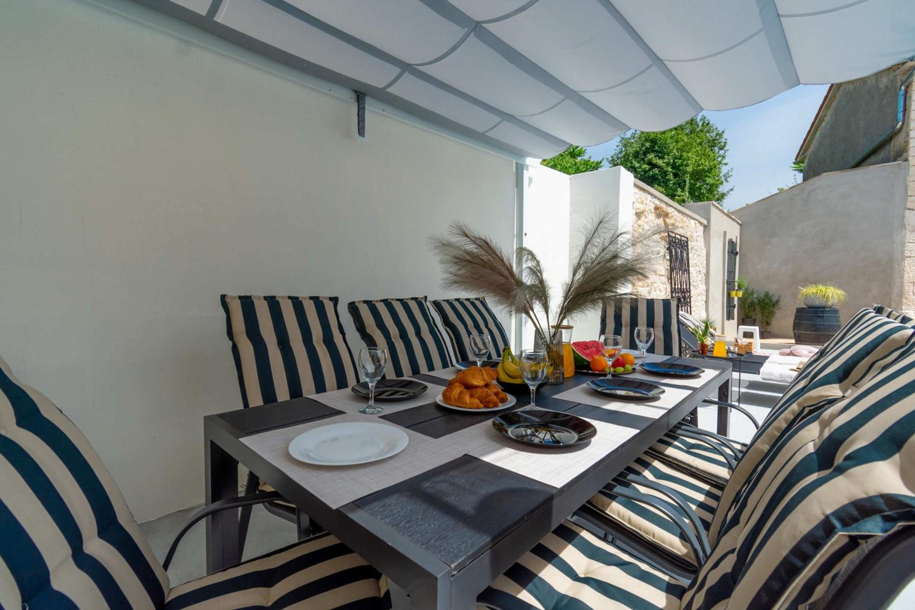Designer Villa Simone - Modern & Heritage Style with Office view 3