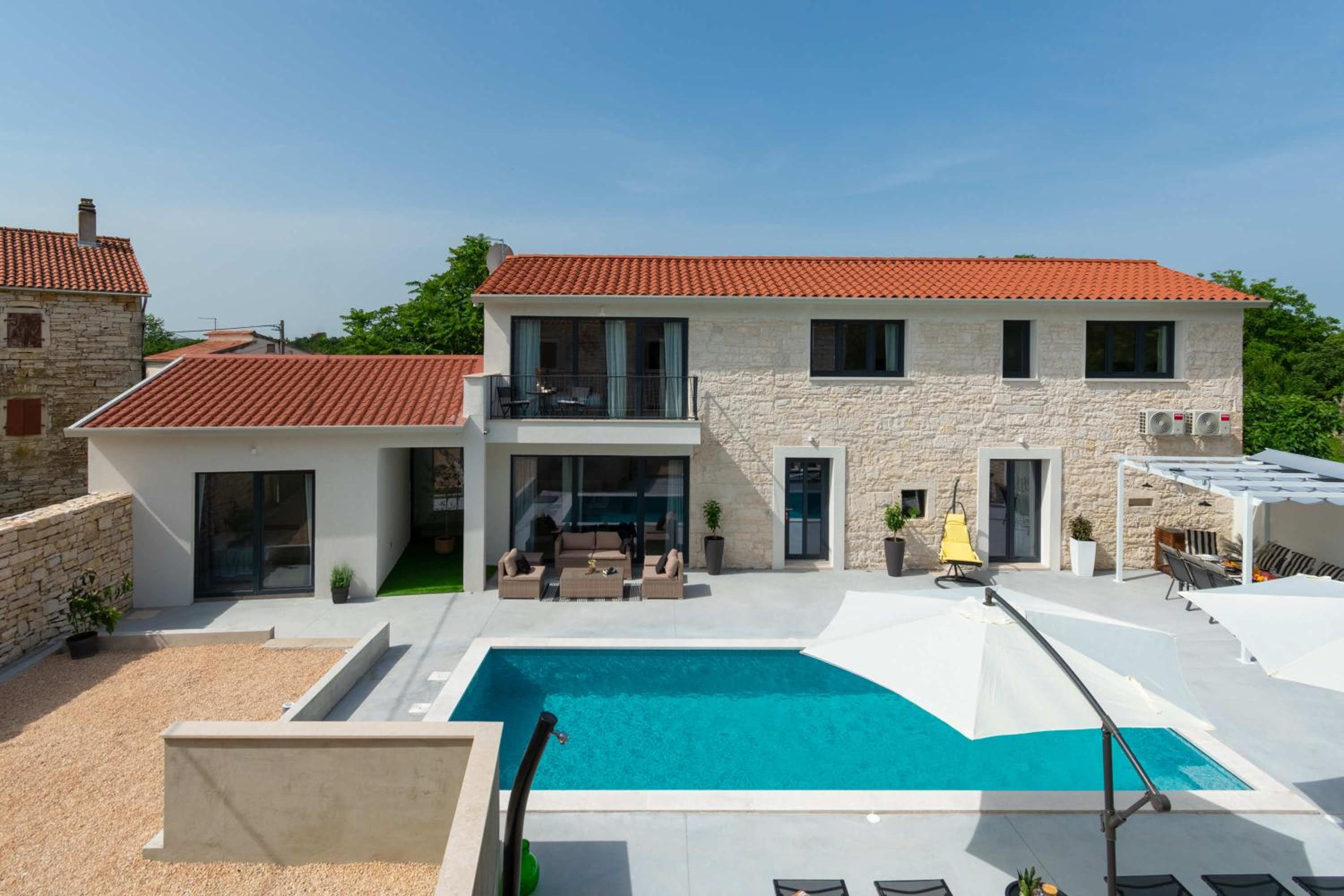Designer Villa Simone - Modern & Heritage Style with Office view 4