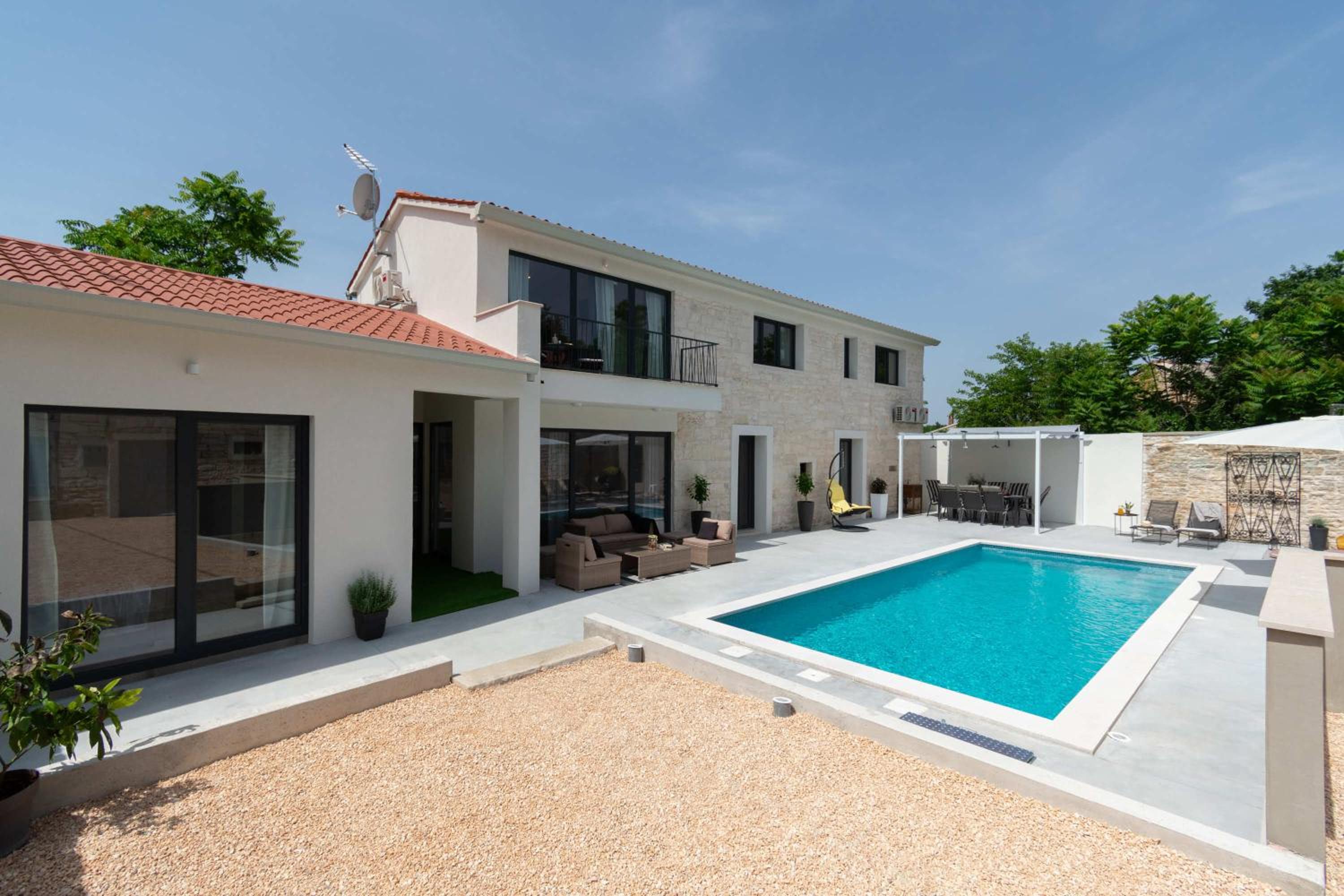 Designer Villa Simone - Modern & Heritage Style with Office view 5