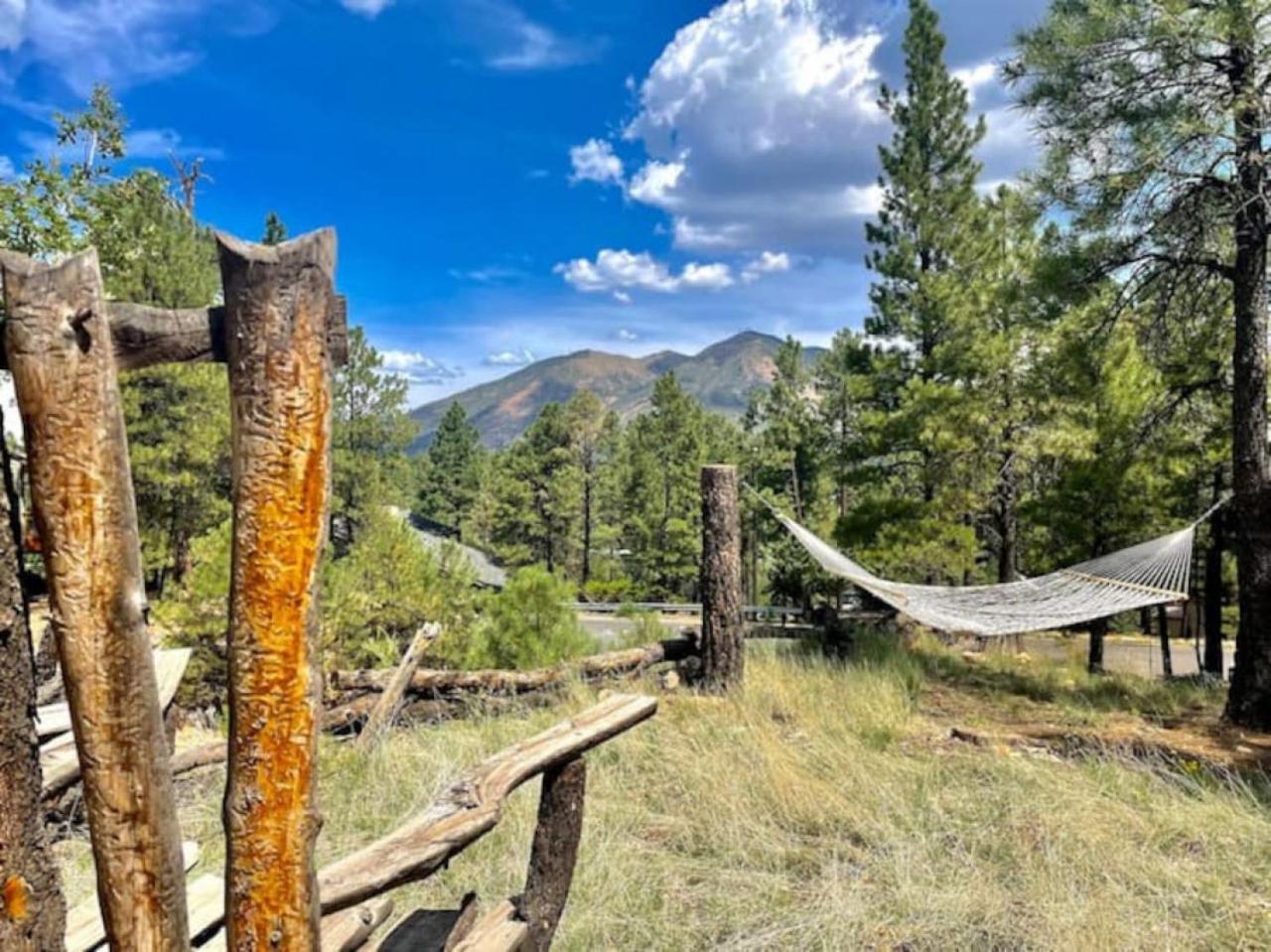 Chic Design, Hottub, MtnView, Quiet cul-de-sac view 2