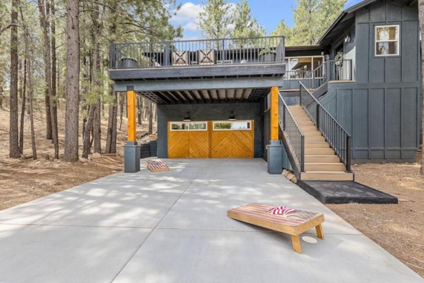 Chic Design, Hottub, MtnView, Quiet cul-de-sac view 3