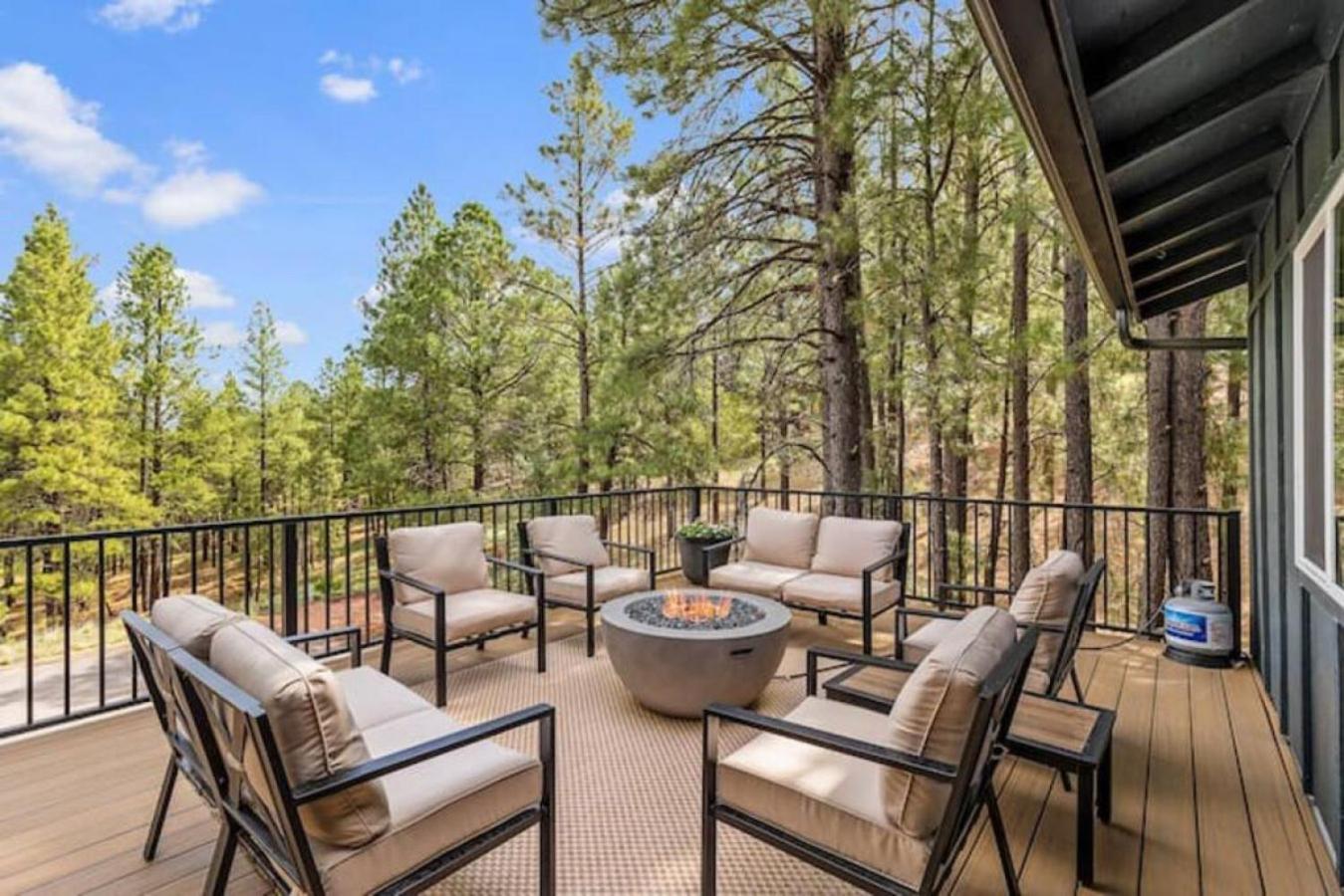Chic Design, Hottub, MtnView, Quiet cul-de-sac view 4
