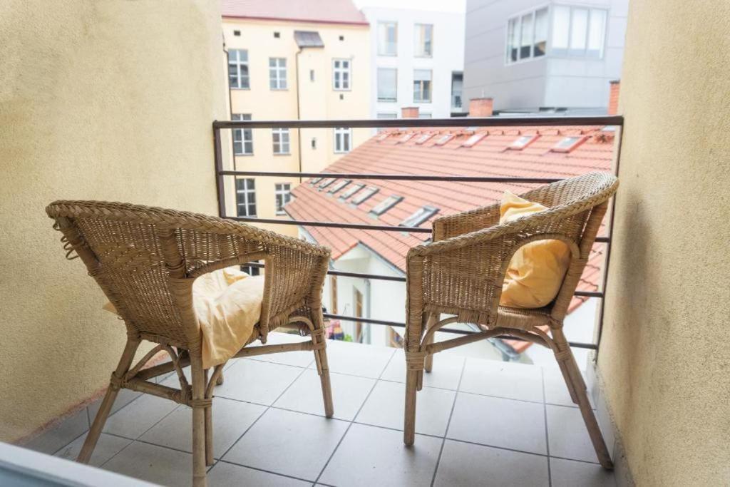 Modern studio with balcony + TV