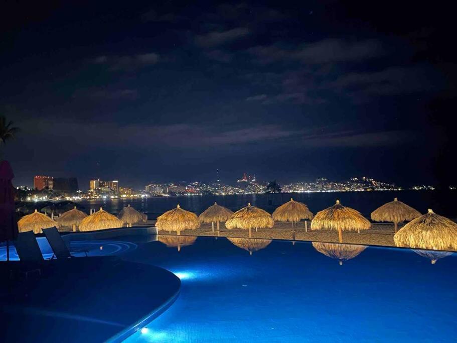Grand Venetian - Zen oceanview condo in hotel zone view 2