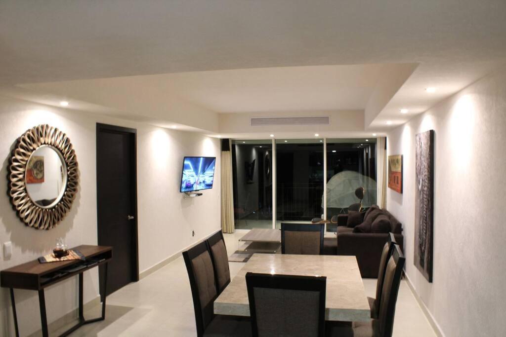 Grand Venetian - Zen oceanview condo in hotel zone view 4