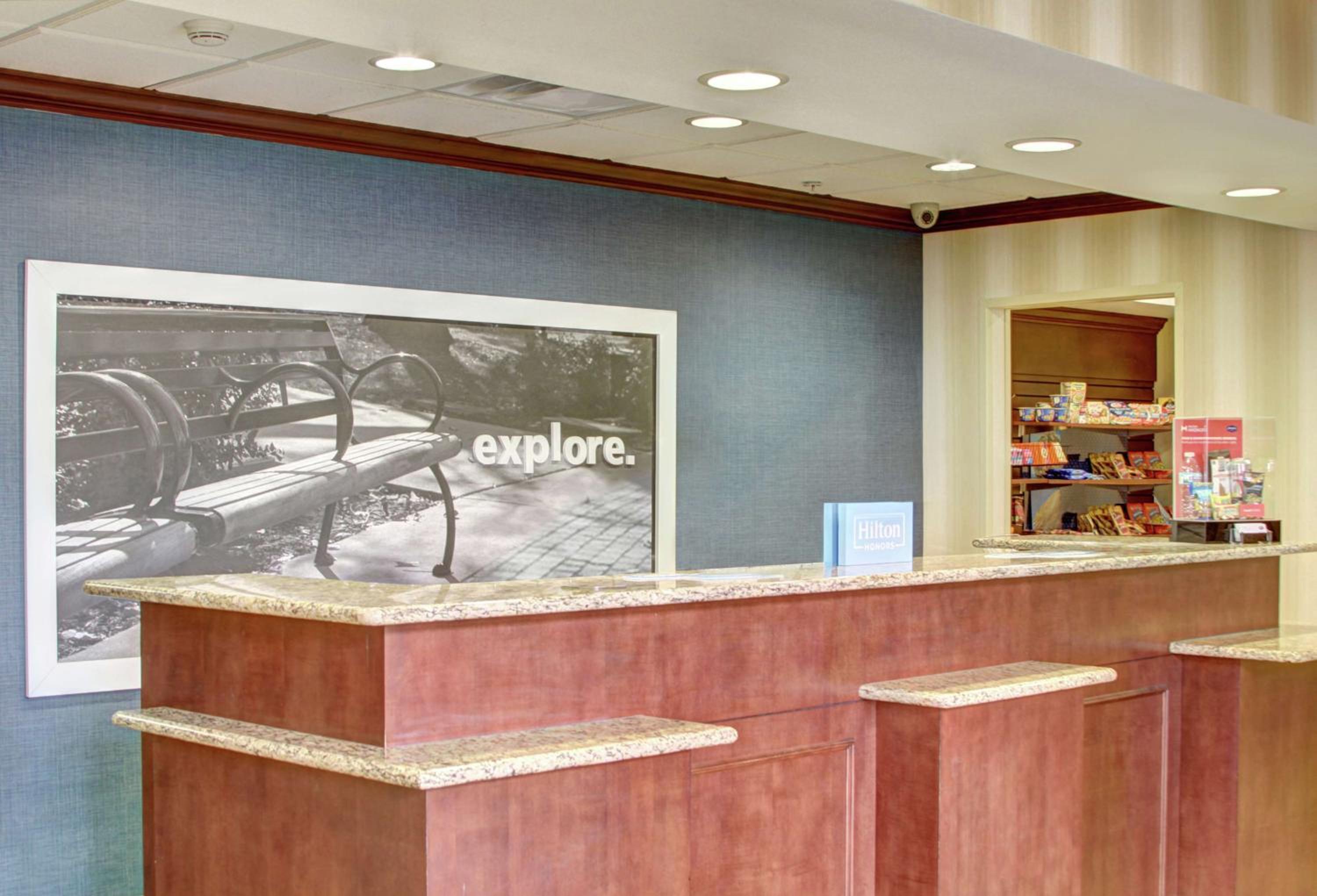 Alexandria Vacations - Hampton Inn and Suites Alexandria - Property Image 2