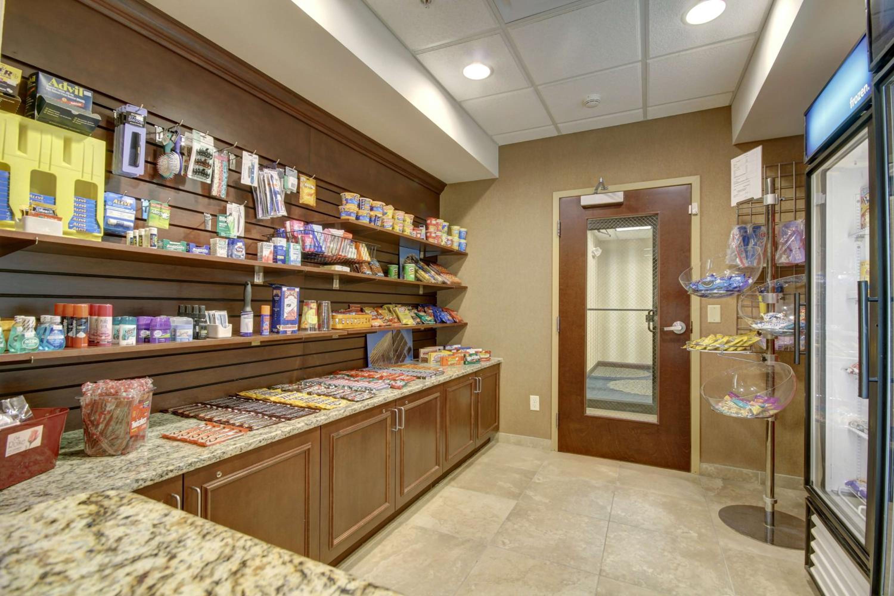 Hampton Inn and Suites Alexandria - Property Image 35