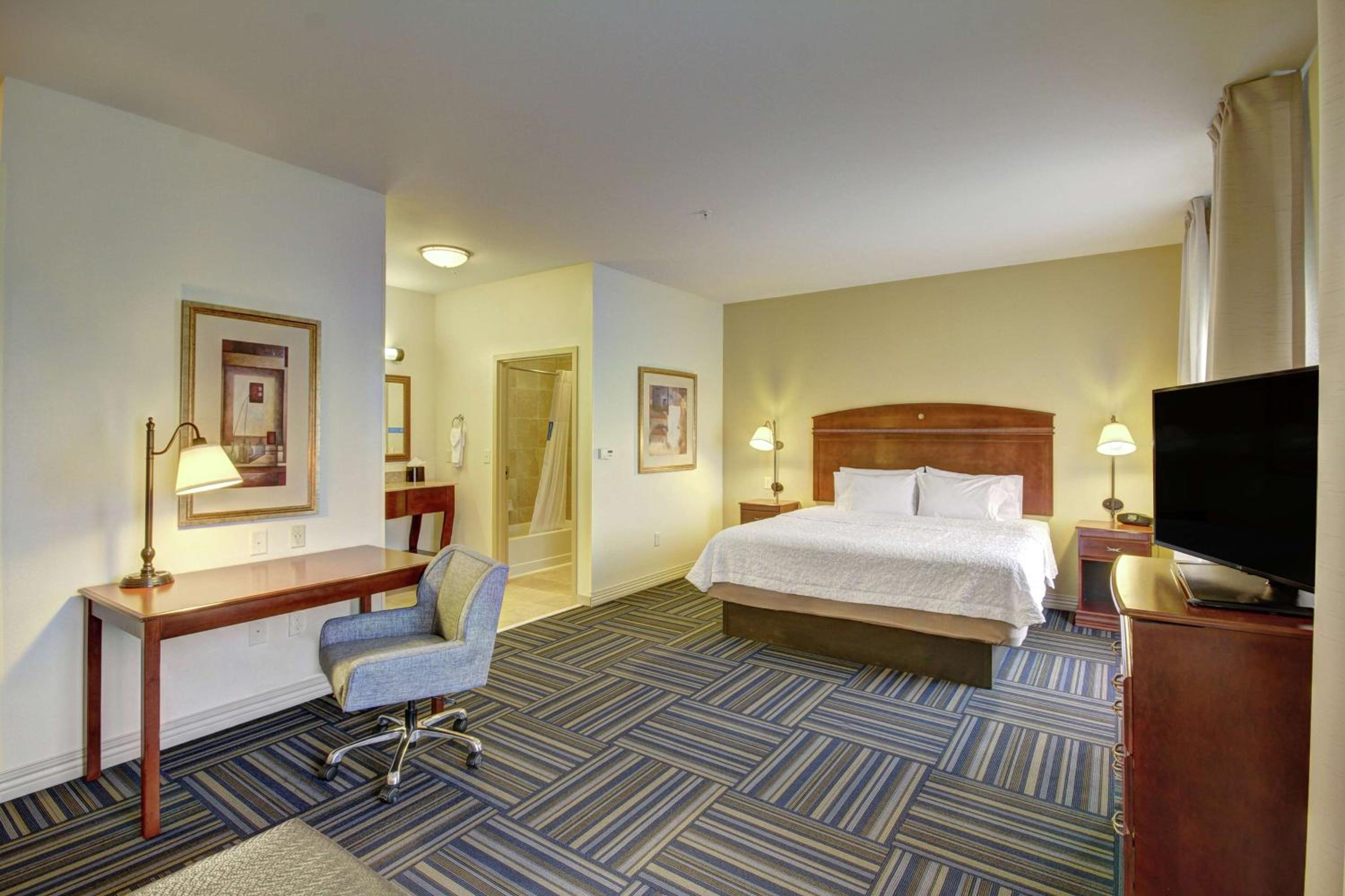 Hampton Inn and Suites Alexandria - Property Image 4