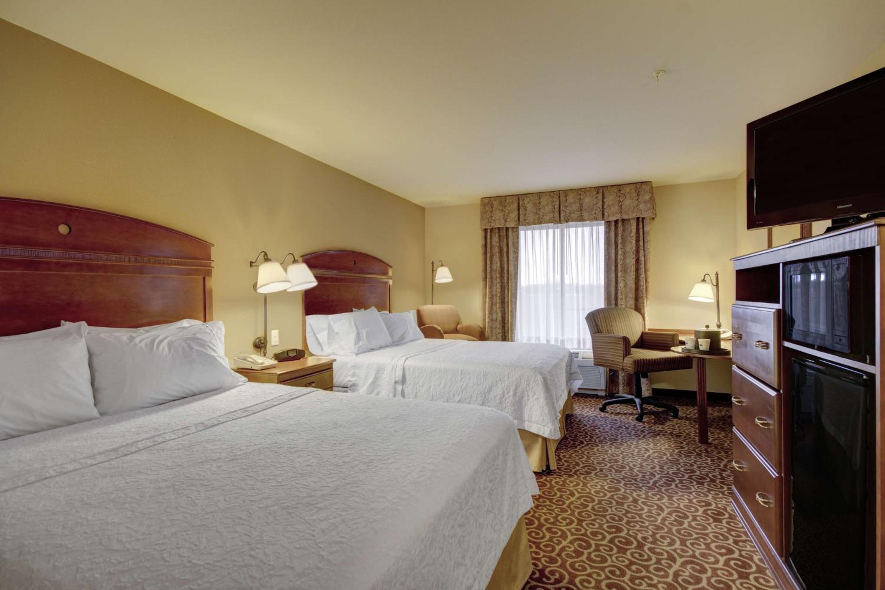 Alexandria Vacations - Hampton Inn and Suites Alexandria - Property Image 4