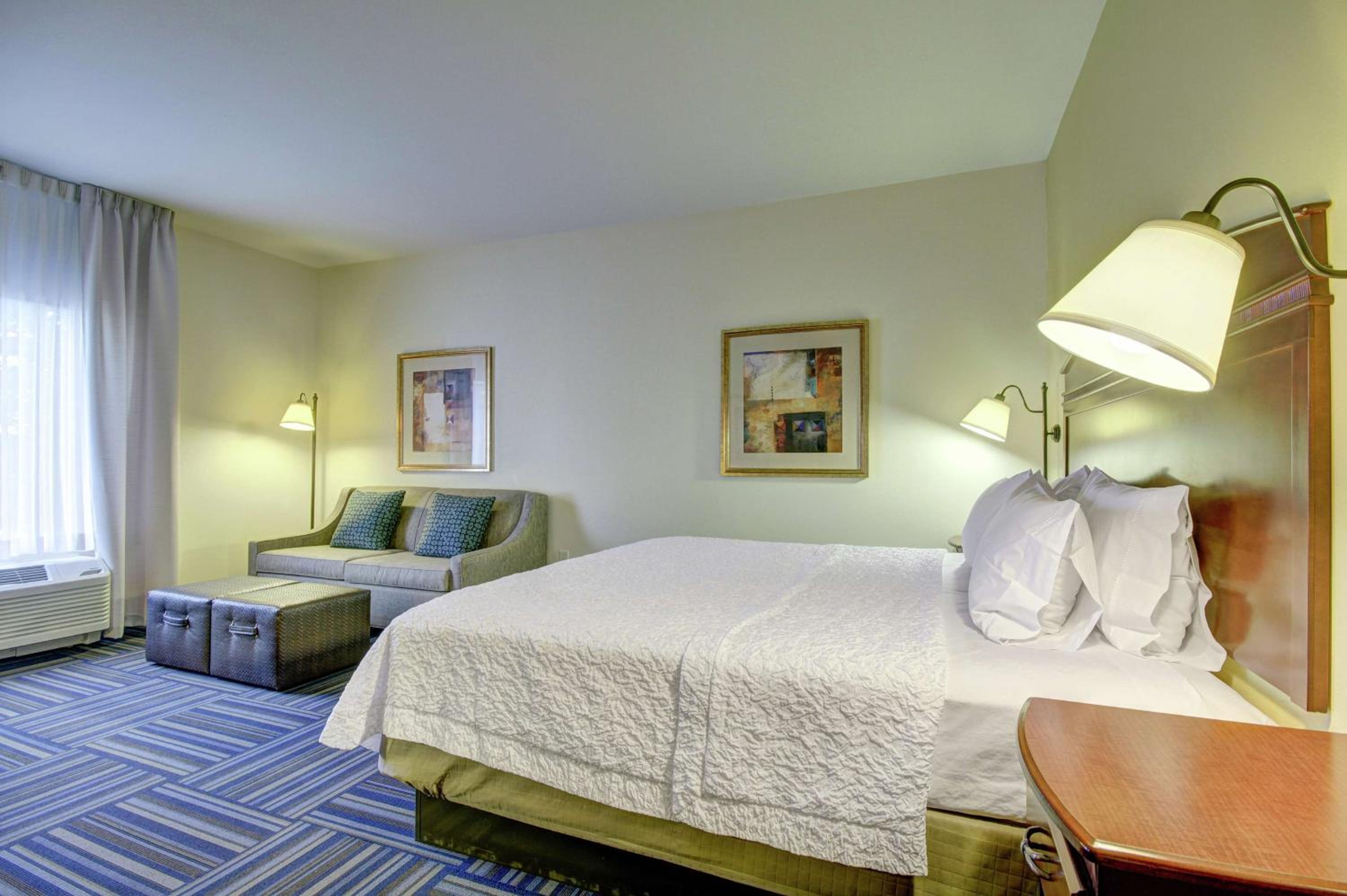 Hampton Inn and Suites Alexandria - Property Image 29