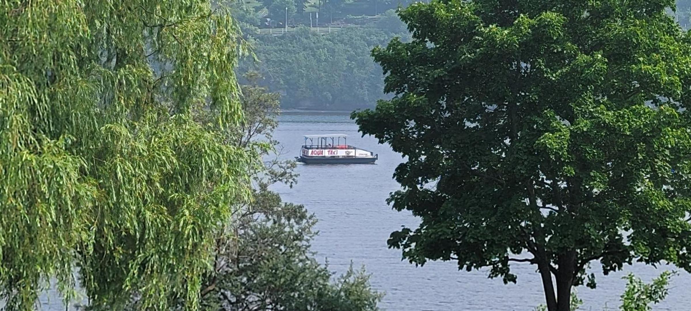 Kokomo INN Bed and Breakfast Ottawa-Gatineau's Only Tropical Riverfront B&B on the National Capital Cycling Pathway Route Verte #1 - for Adults Only - Cham