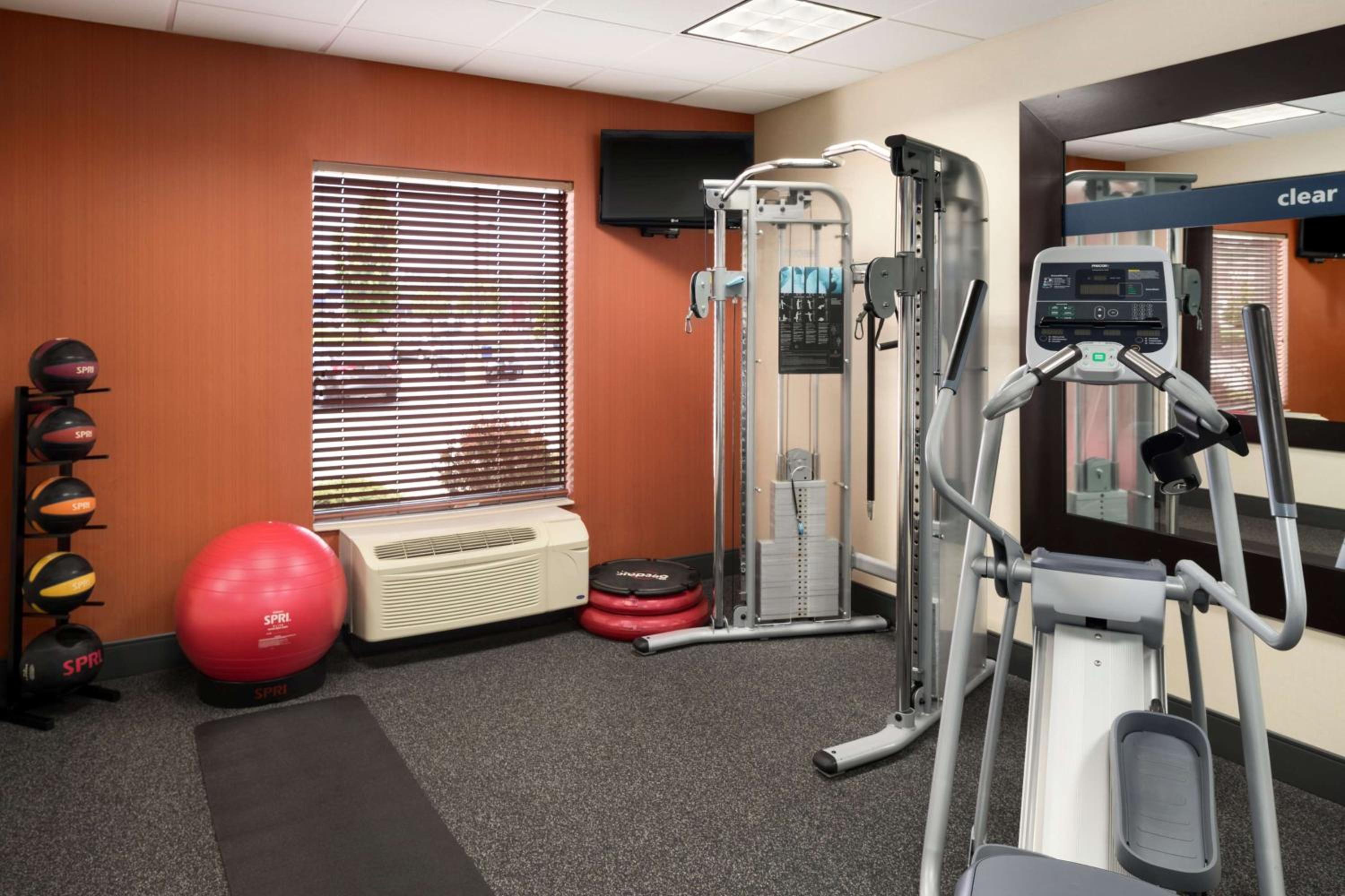 Hampton Inn Belle Vernon - Property Image 1