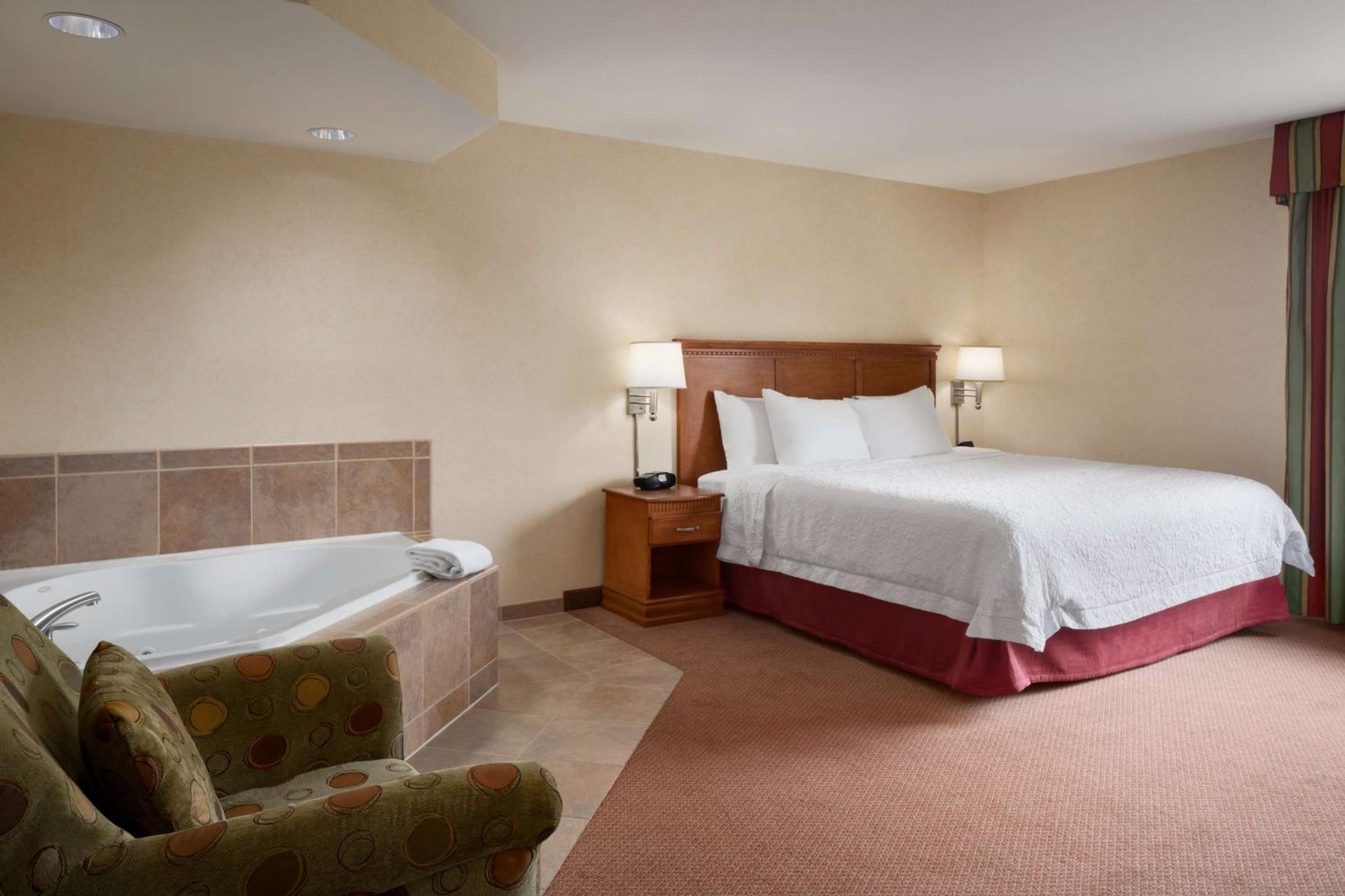 Hampton Inn Belle Vernon - Property Image 10