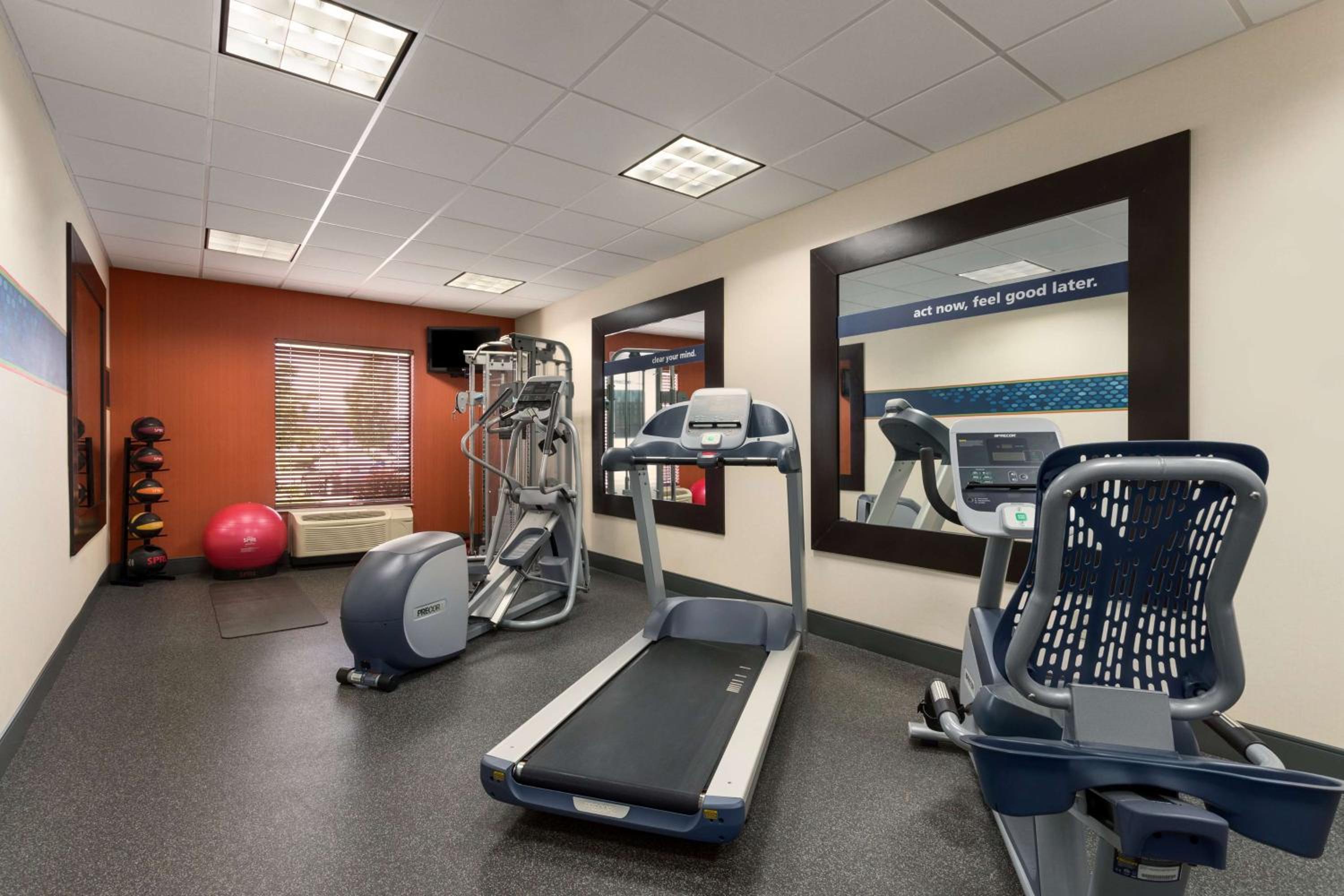 Hampton Inn Belle Vernon - Property Image 12