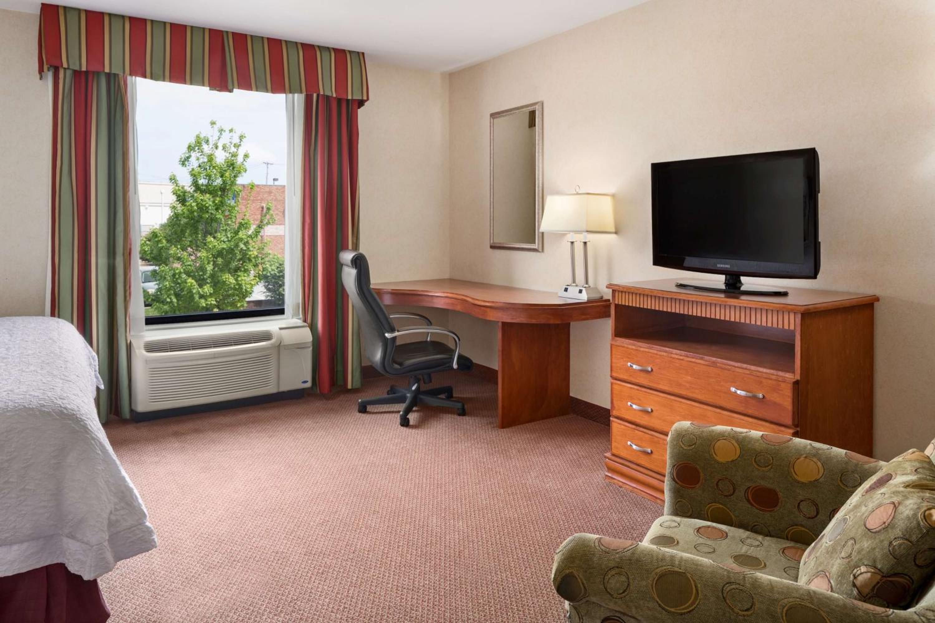 Hampton Inn Belle Vernon - Property Image 5