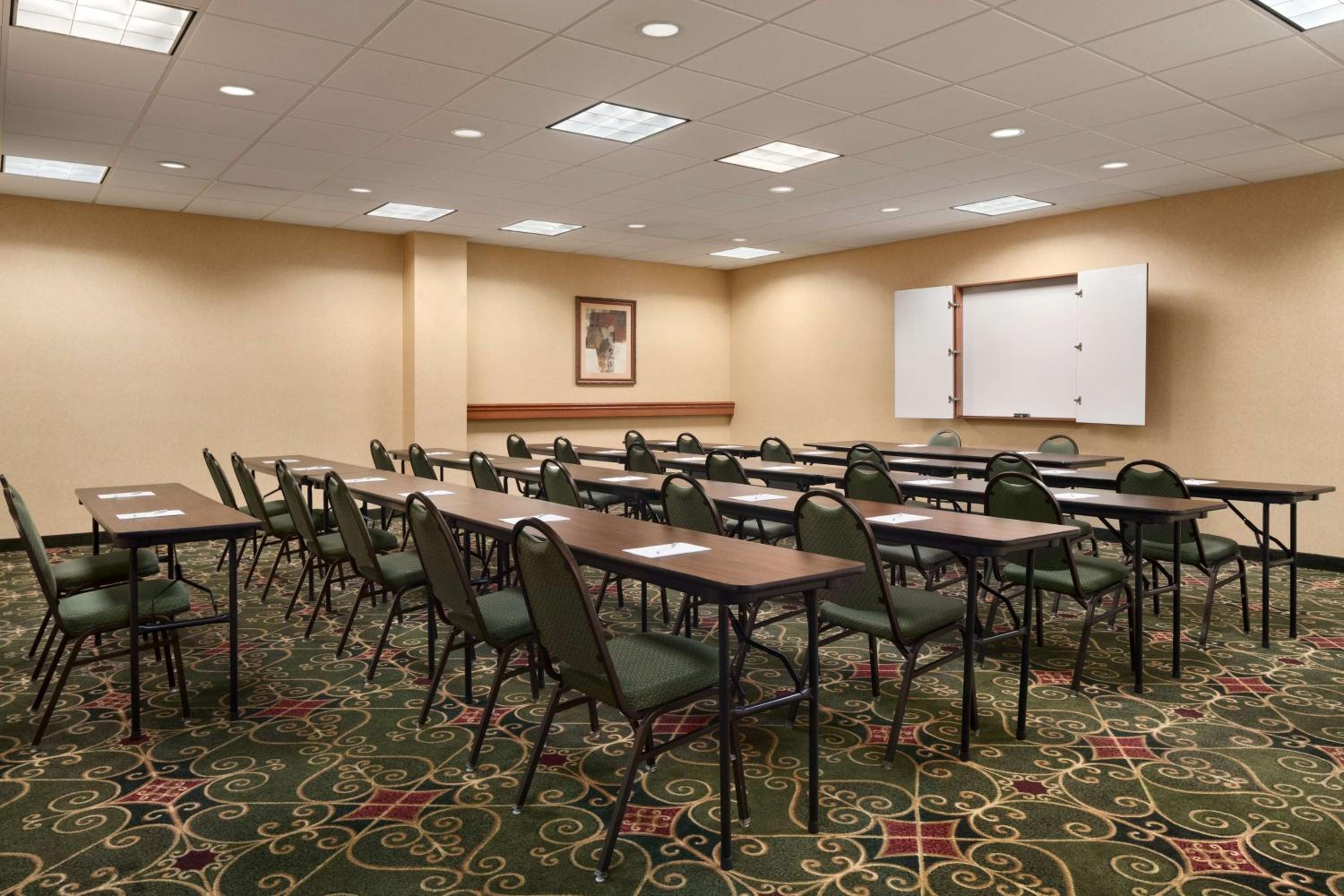 Hampton Inn Belle Vernon - Property Image 4