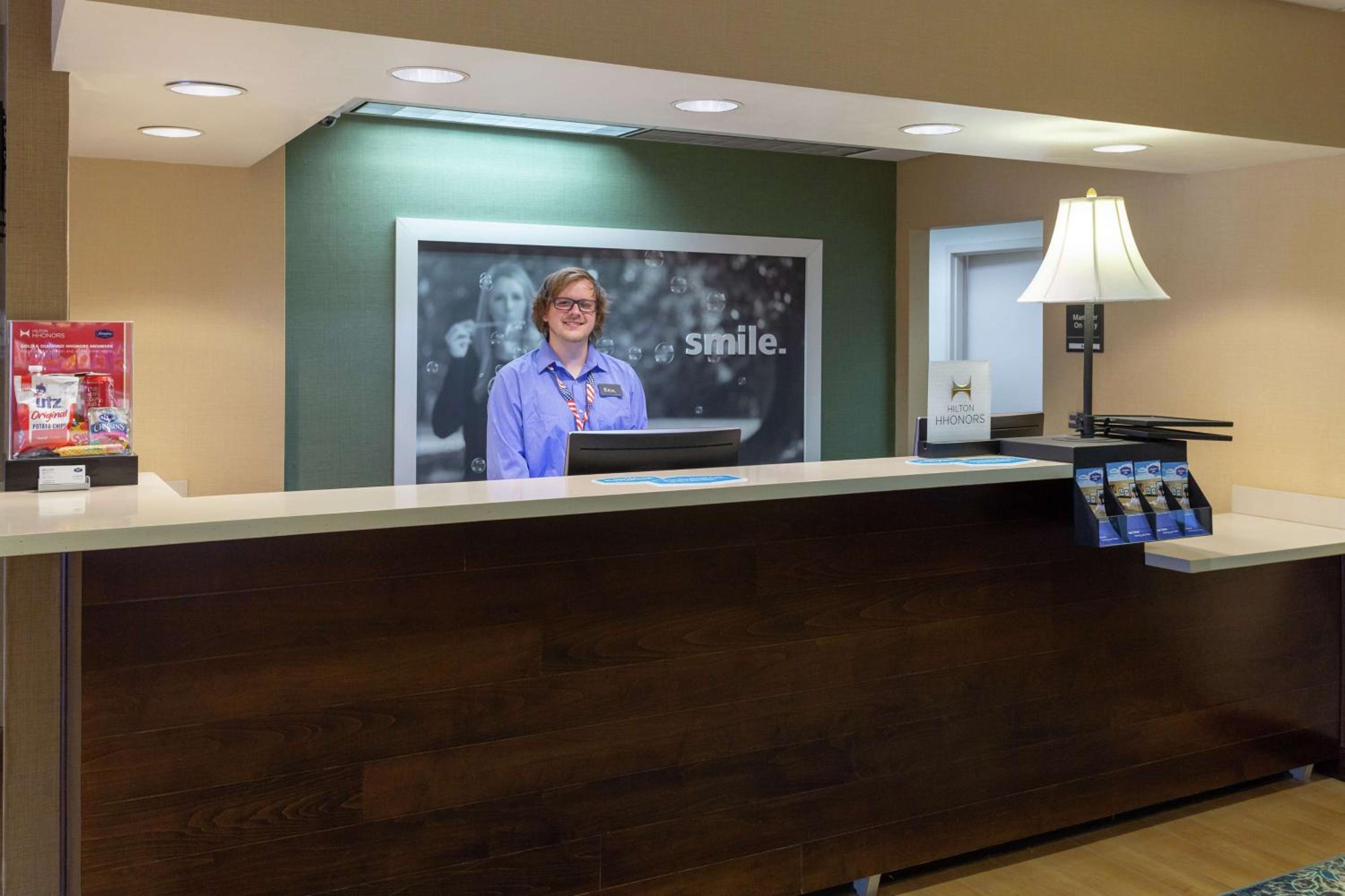 Bedford Vacations - Hampton Inn Bedford - Property Image 4