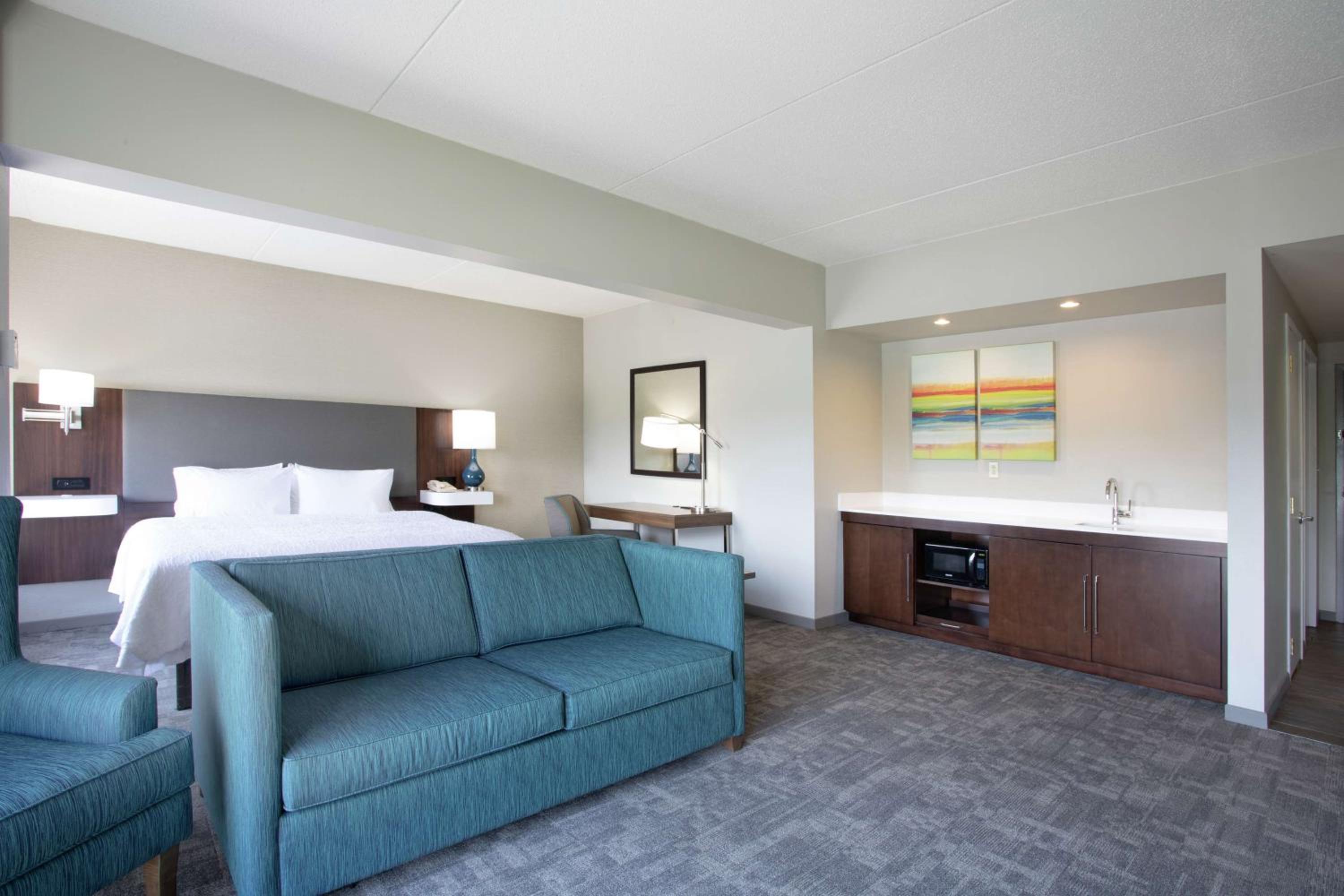 Bedford Vacations - Hampton Inn Bedford - Property Image 6