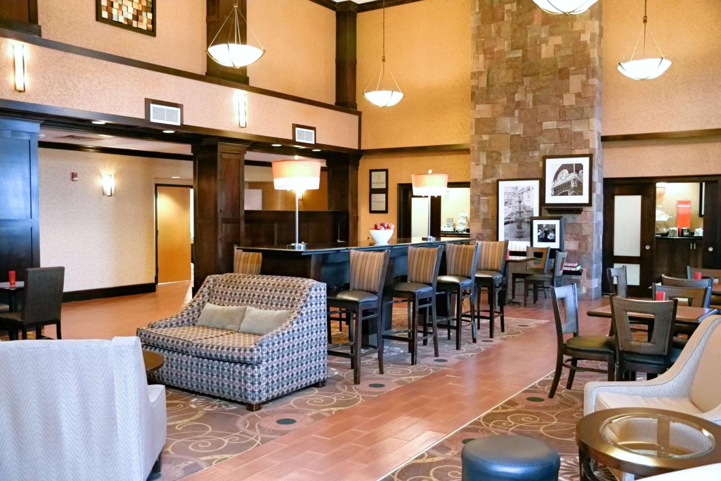 Birmingham Vacations - Hampton Inn  Suites Birmingham-Pelham - I-65 - Property Image 1