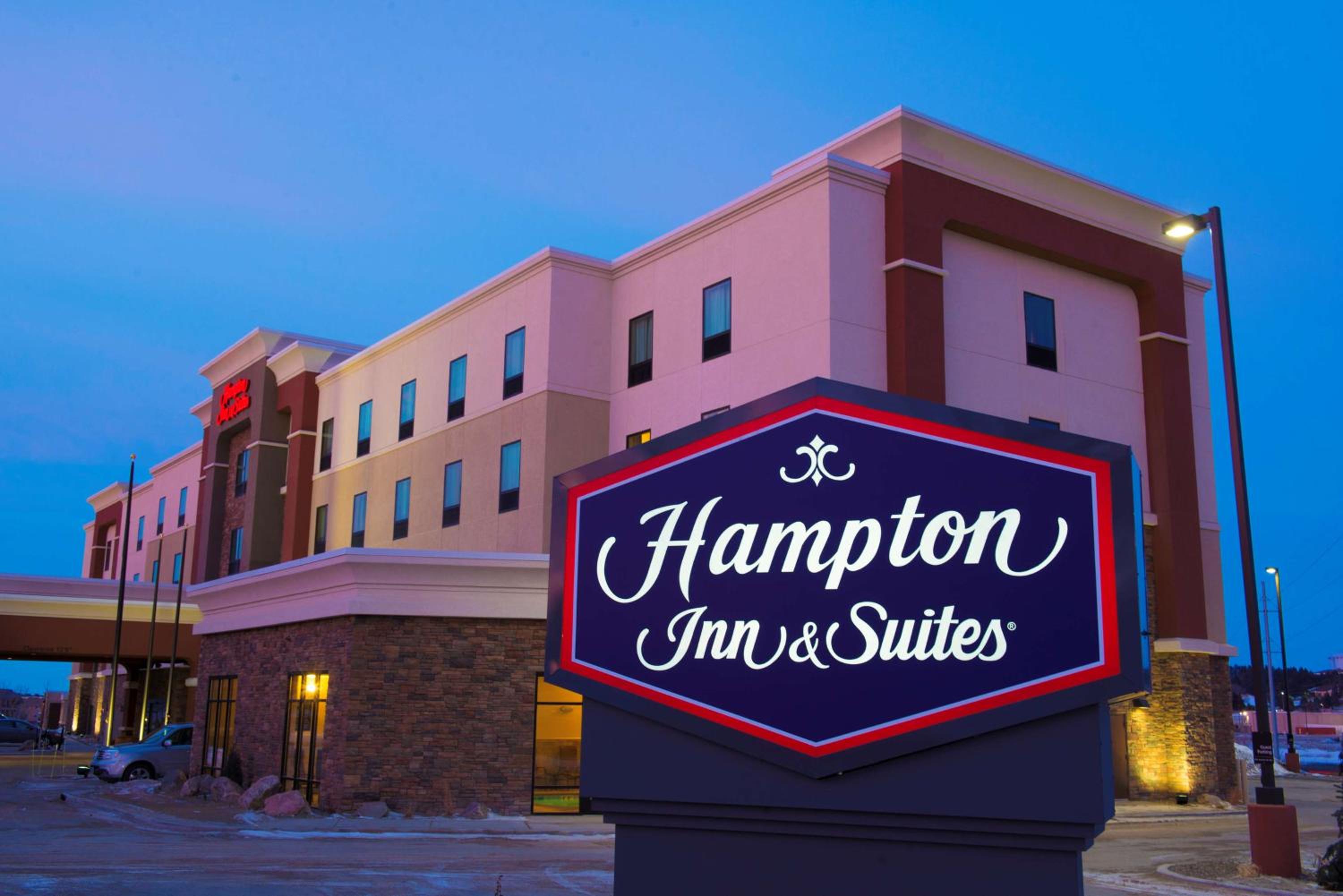 Bismarck Vacations - Hampton Inn  Suites Bismarck Northwest - Property Image 1