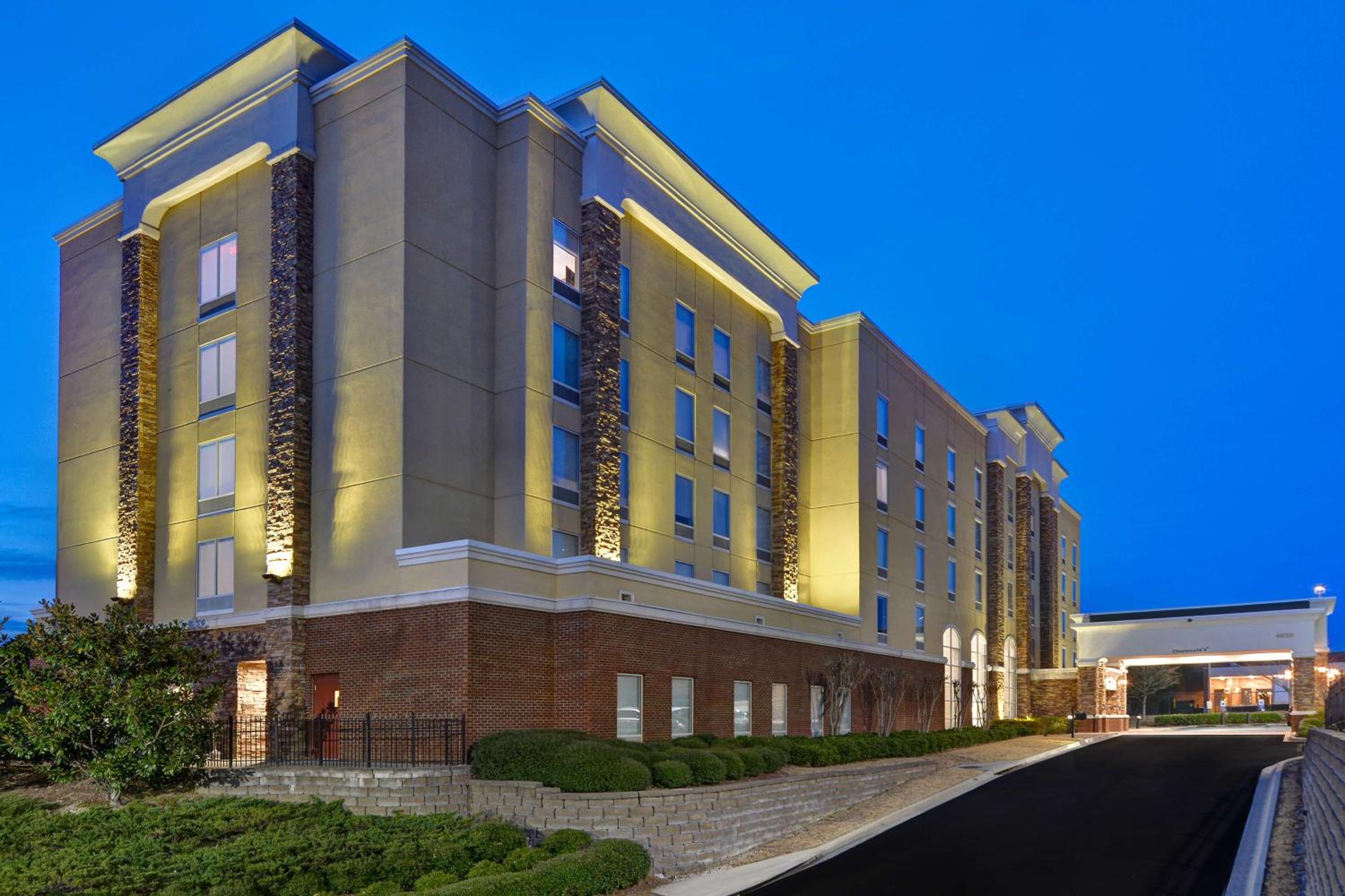 Birmingham Vacations - Hampton Inn  Suites Birmingham-Hoover-Galleria - Property Image 2