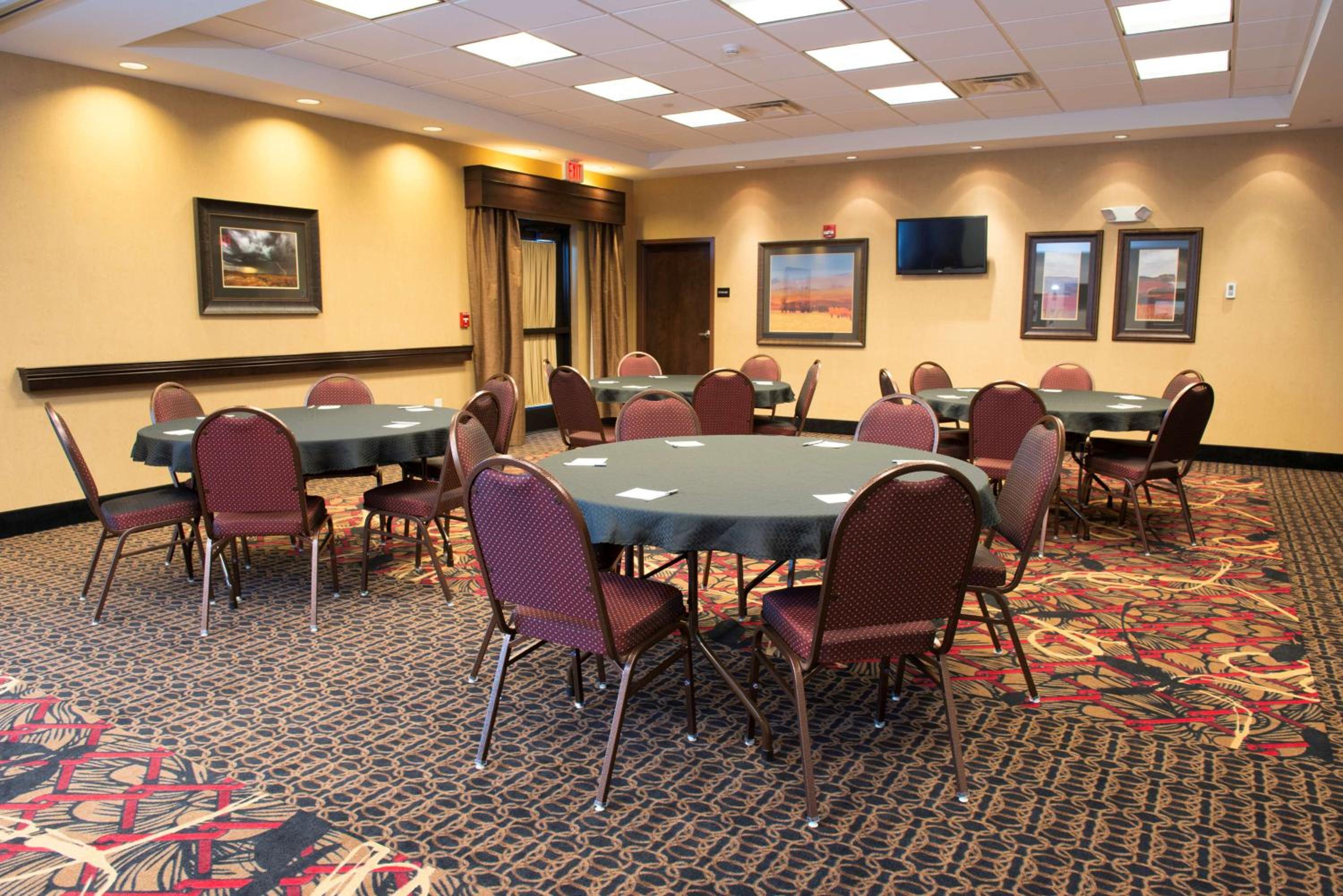 Bismarck Vacations - Hampton Inn  Suites Bismarck Northwest - Property Image 2