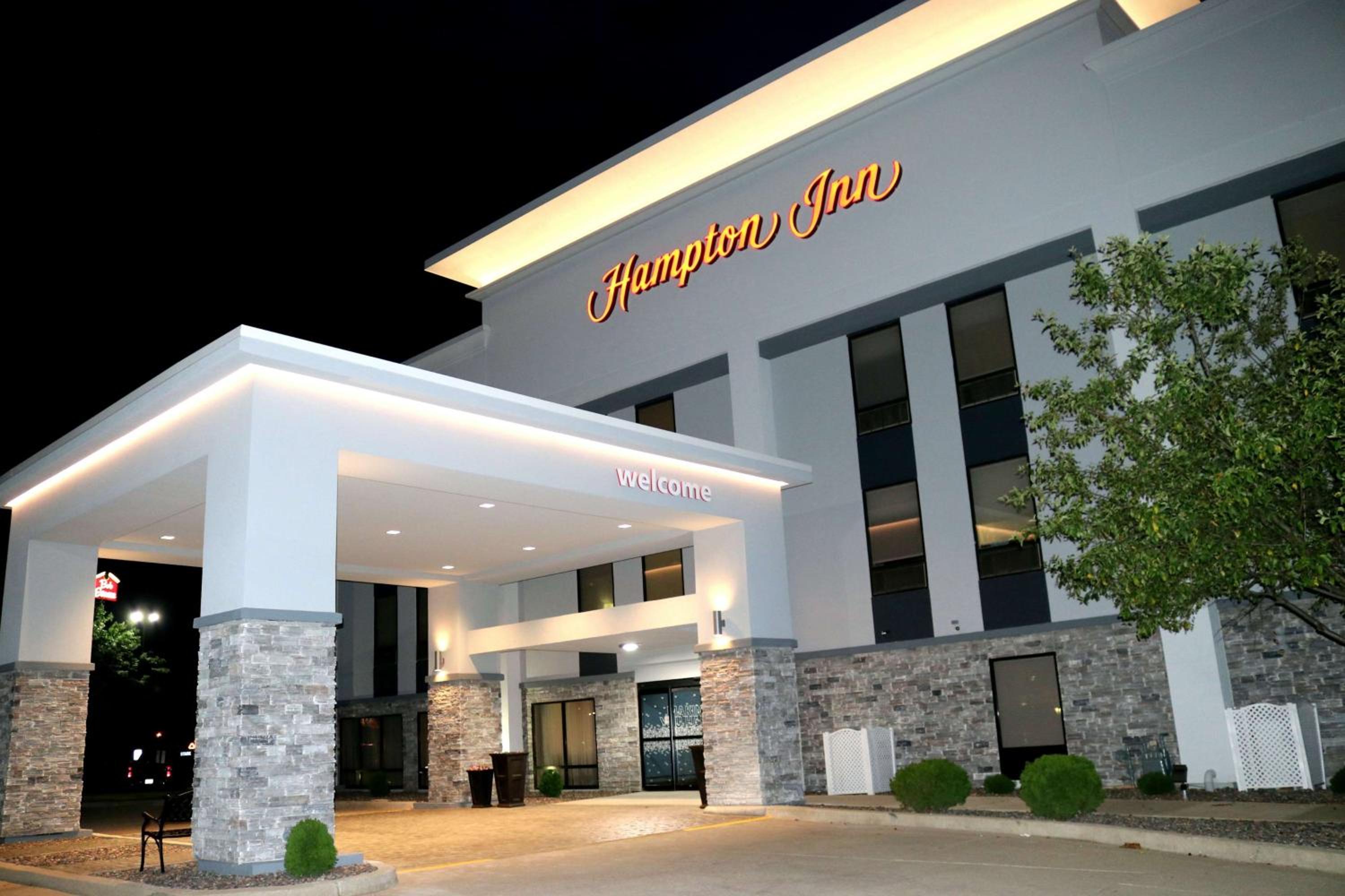 Bloomington Vacations - Hampton Inn Bloomington West - Property Image 15