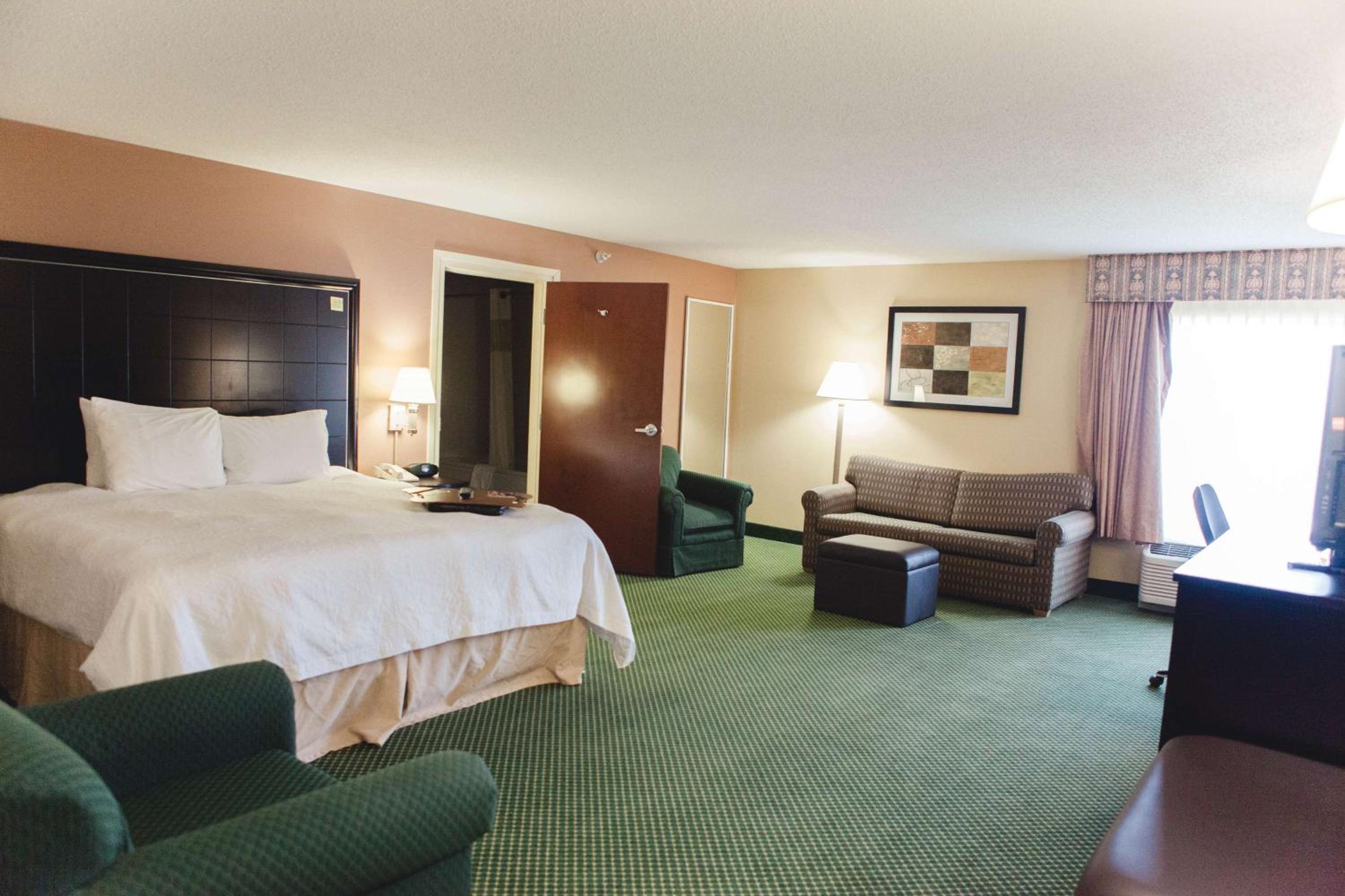 Bloomington Vacations - Hampton Inn Bloomington West - Property Image 8