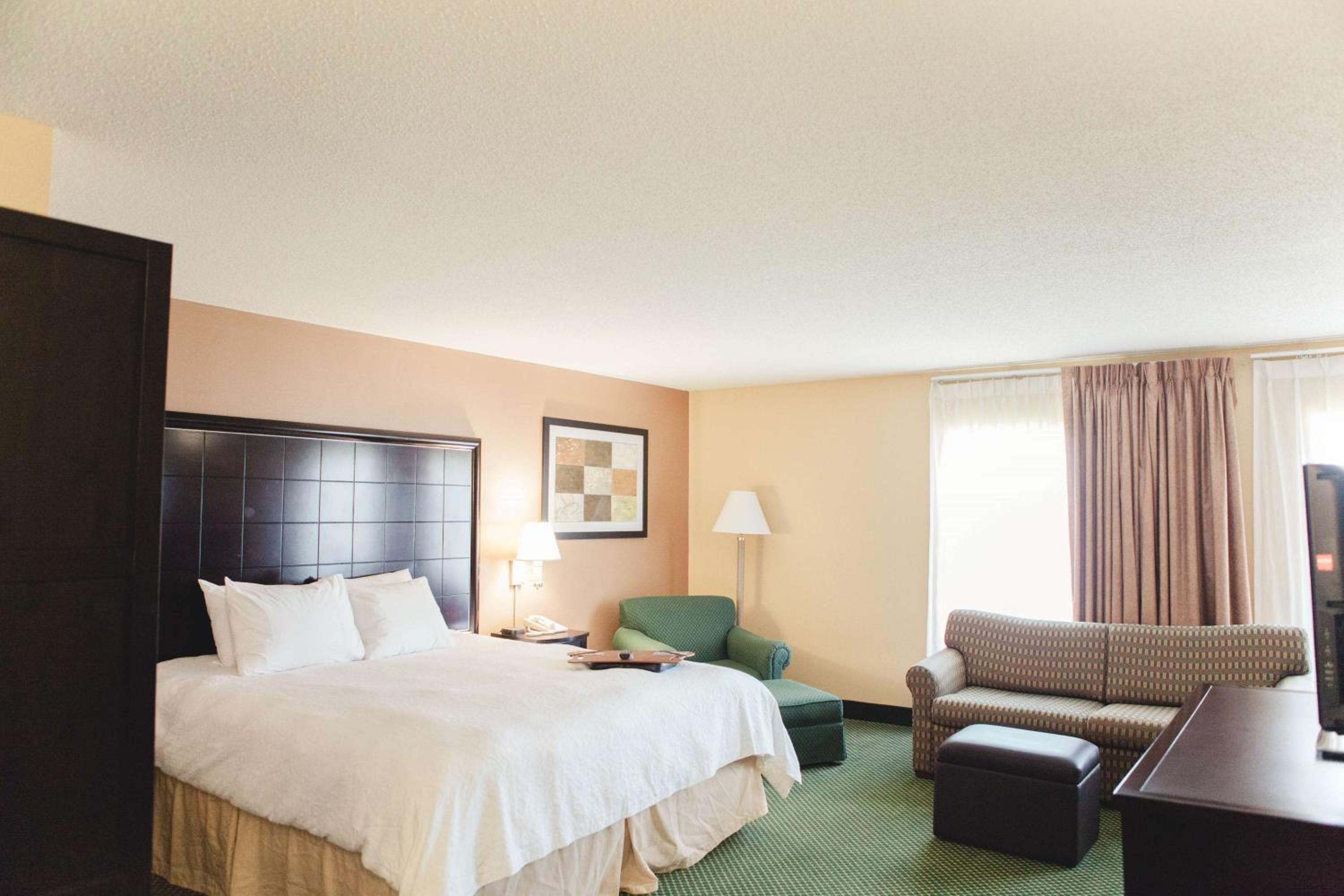 Bloomington Vacations - Hampton Inn Bloomington West - Property Image 6