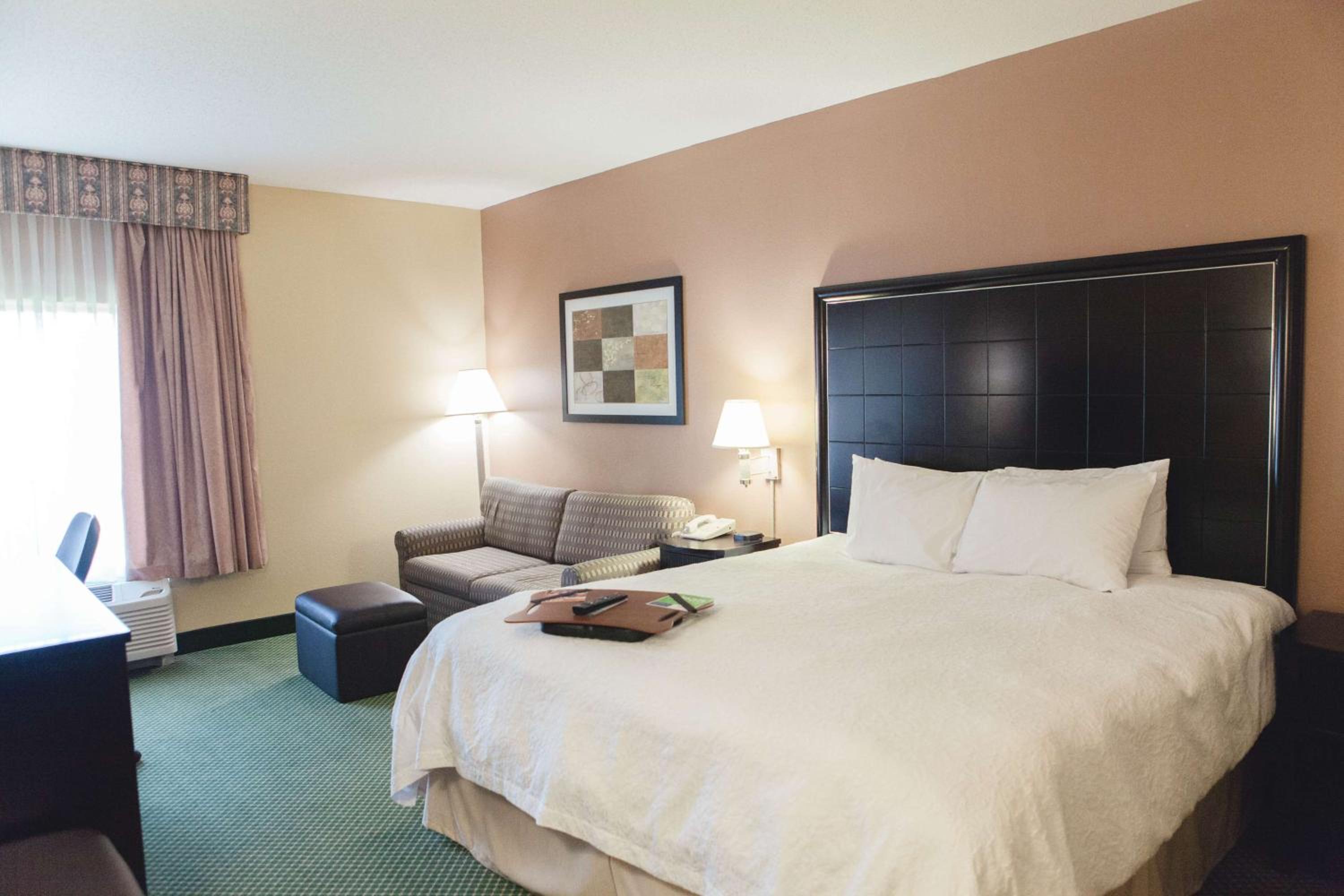 Bloomington Vacations - Hampton Inn Bloomington West - Property Image 5