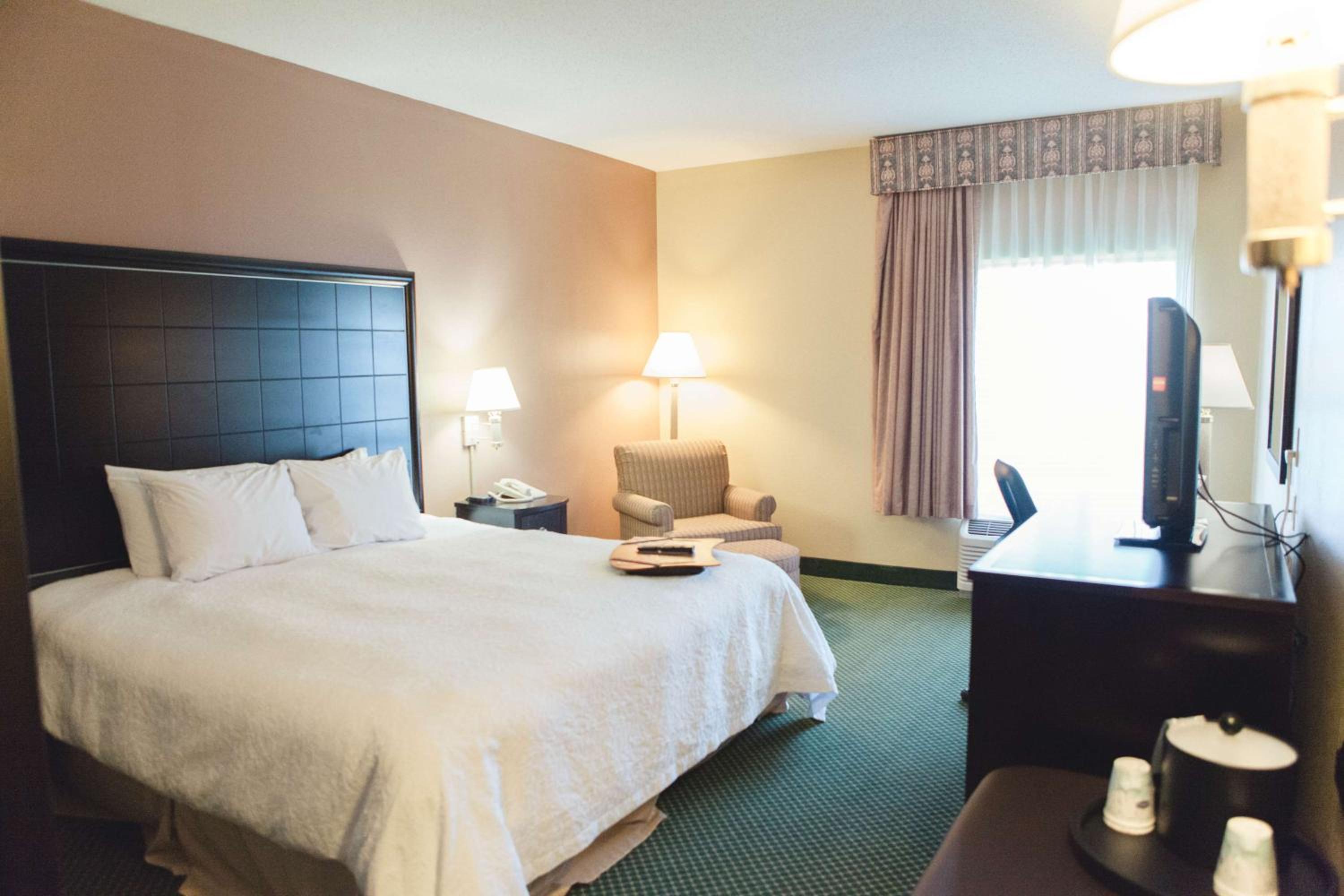 Bloomington Vacations - Hampton Inn Bloomington West - Property Image 2