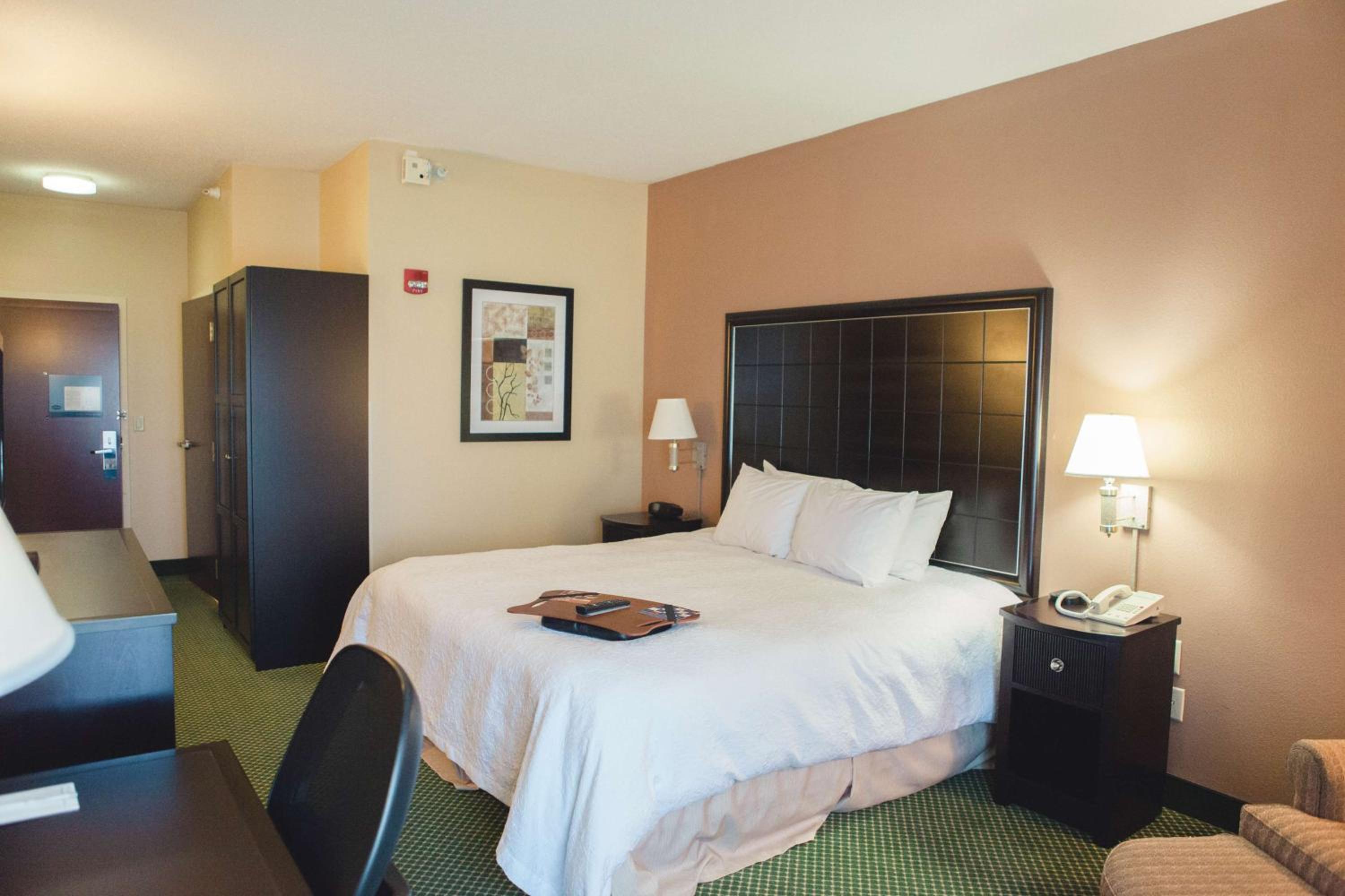 Bloomington Vacations - Hampton Inn Bloomington West - Property Image 20