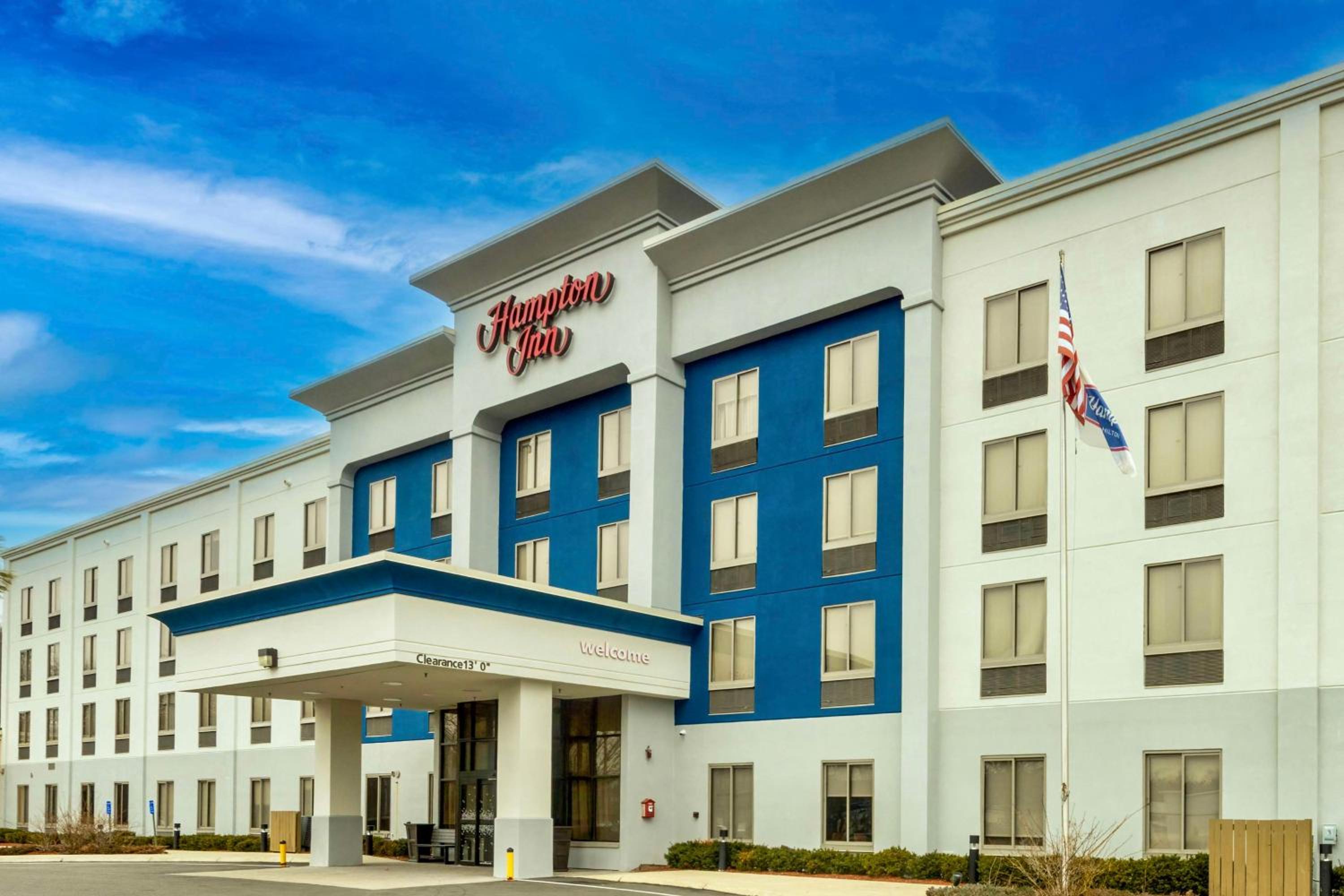 Boston Vacations - Hampton Inn Haverhill - Property Image 1