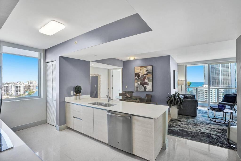 Perfect Vacation 4 Bedroom Condo Beach Access